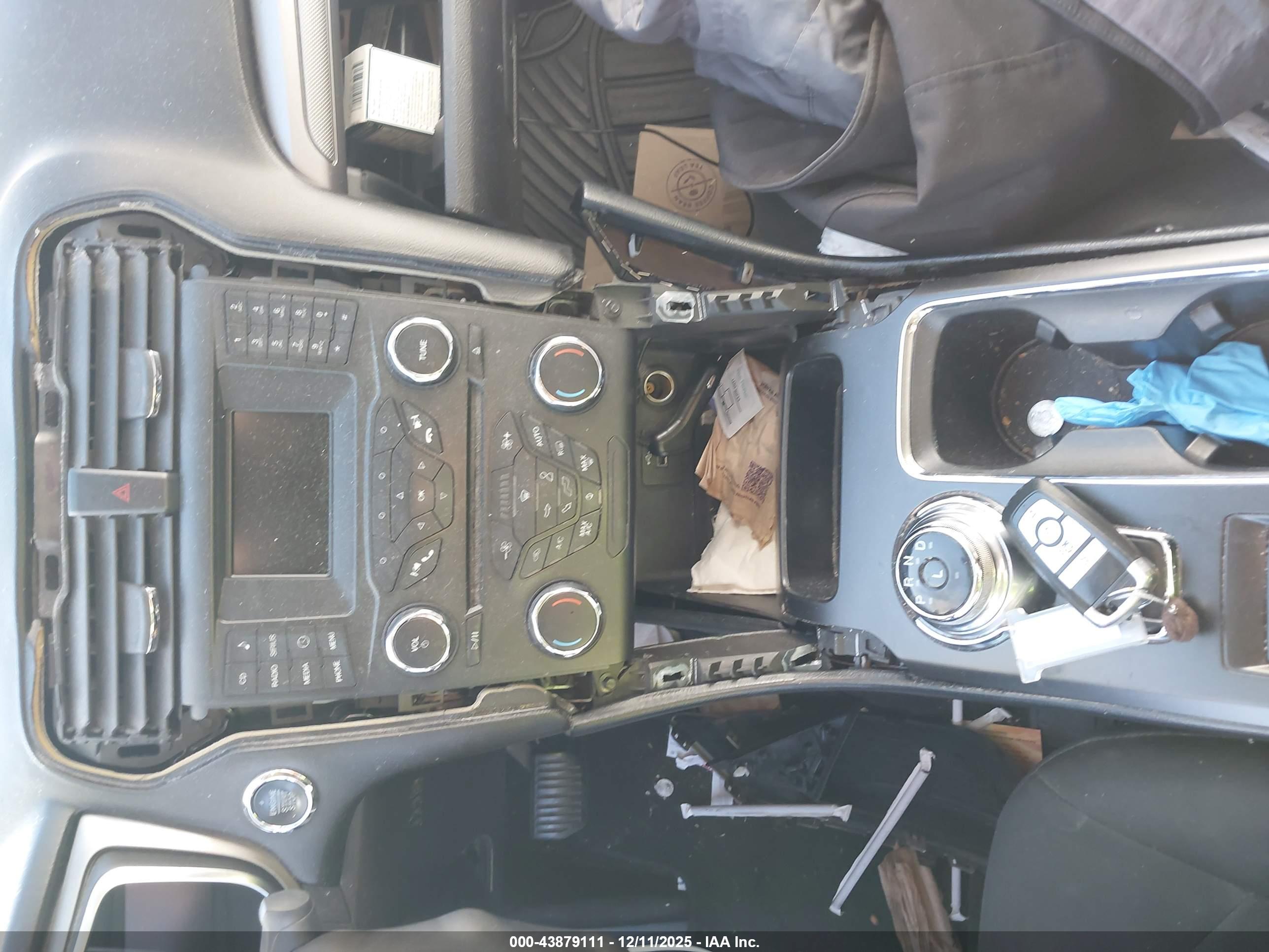 FORD FUSION image 11