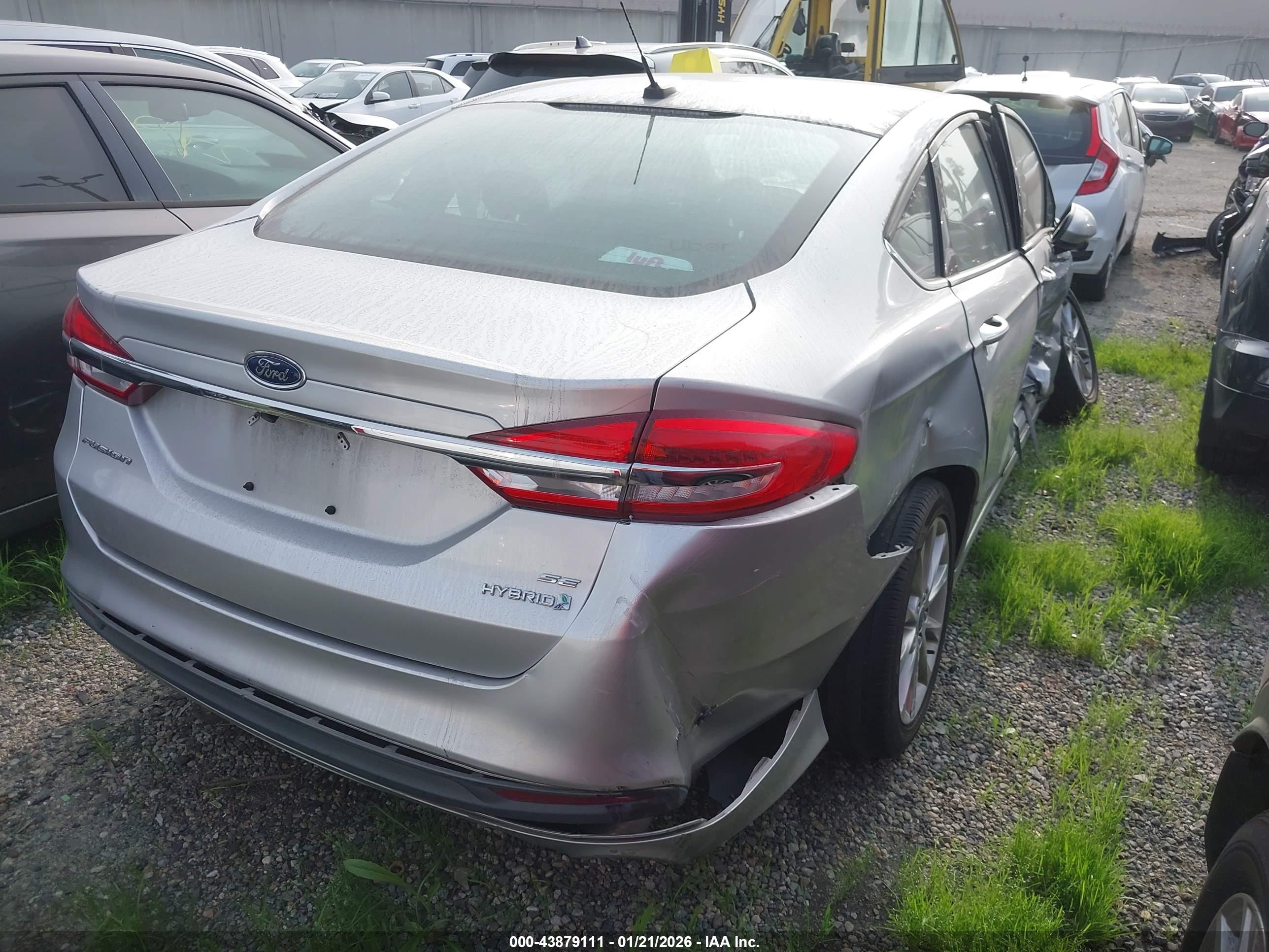 FORD FUSION image 4