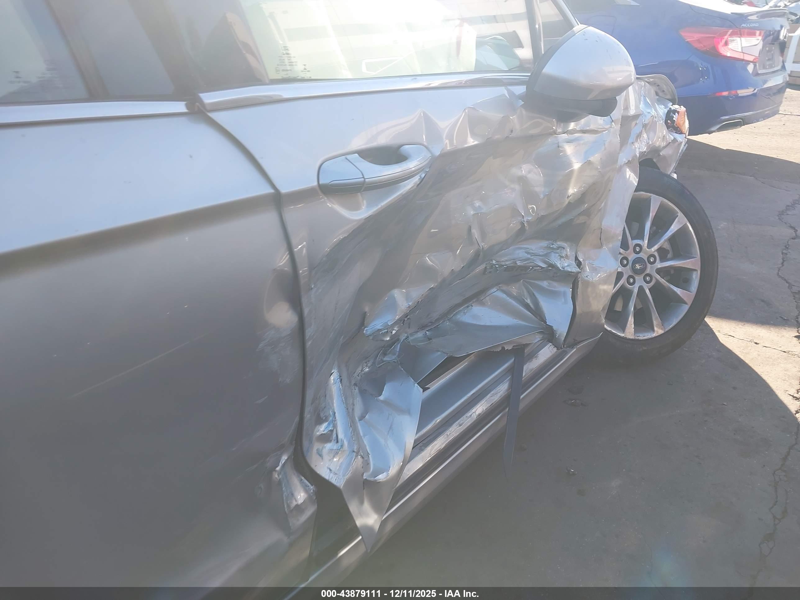 FORD FUSION image 6
