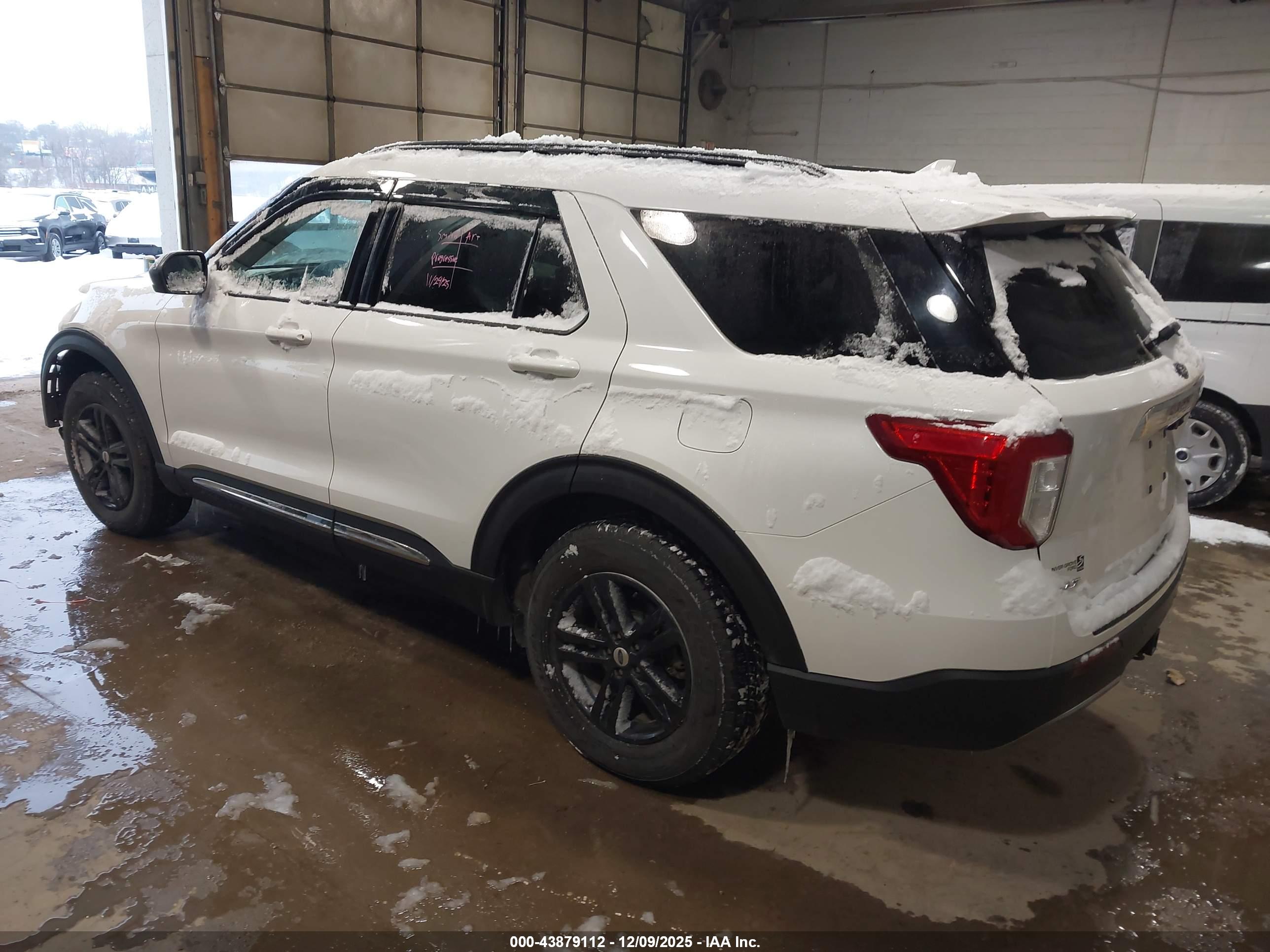 FORD EXPLORER image 3
