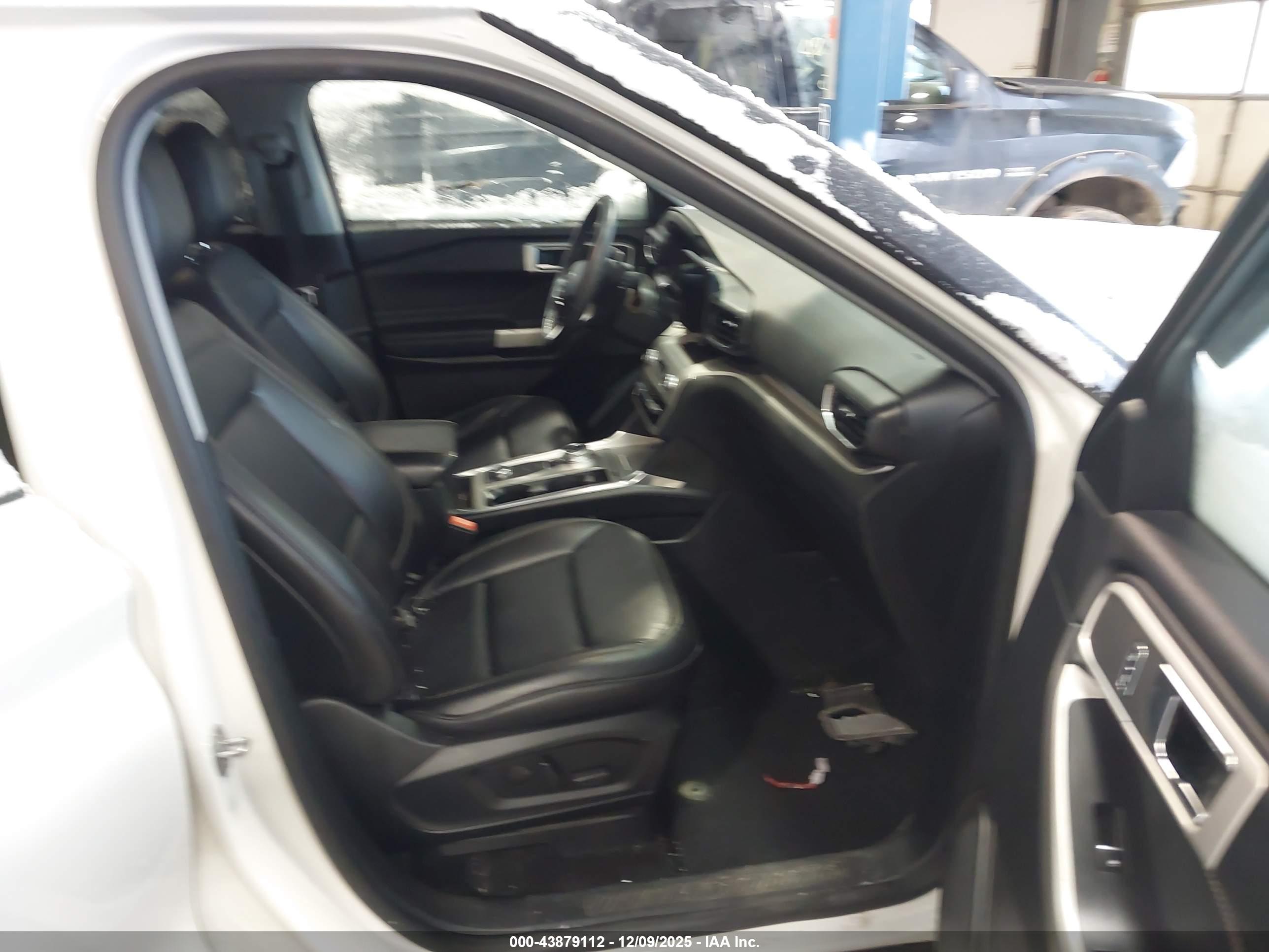 FORD EXPLORER image 5