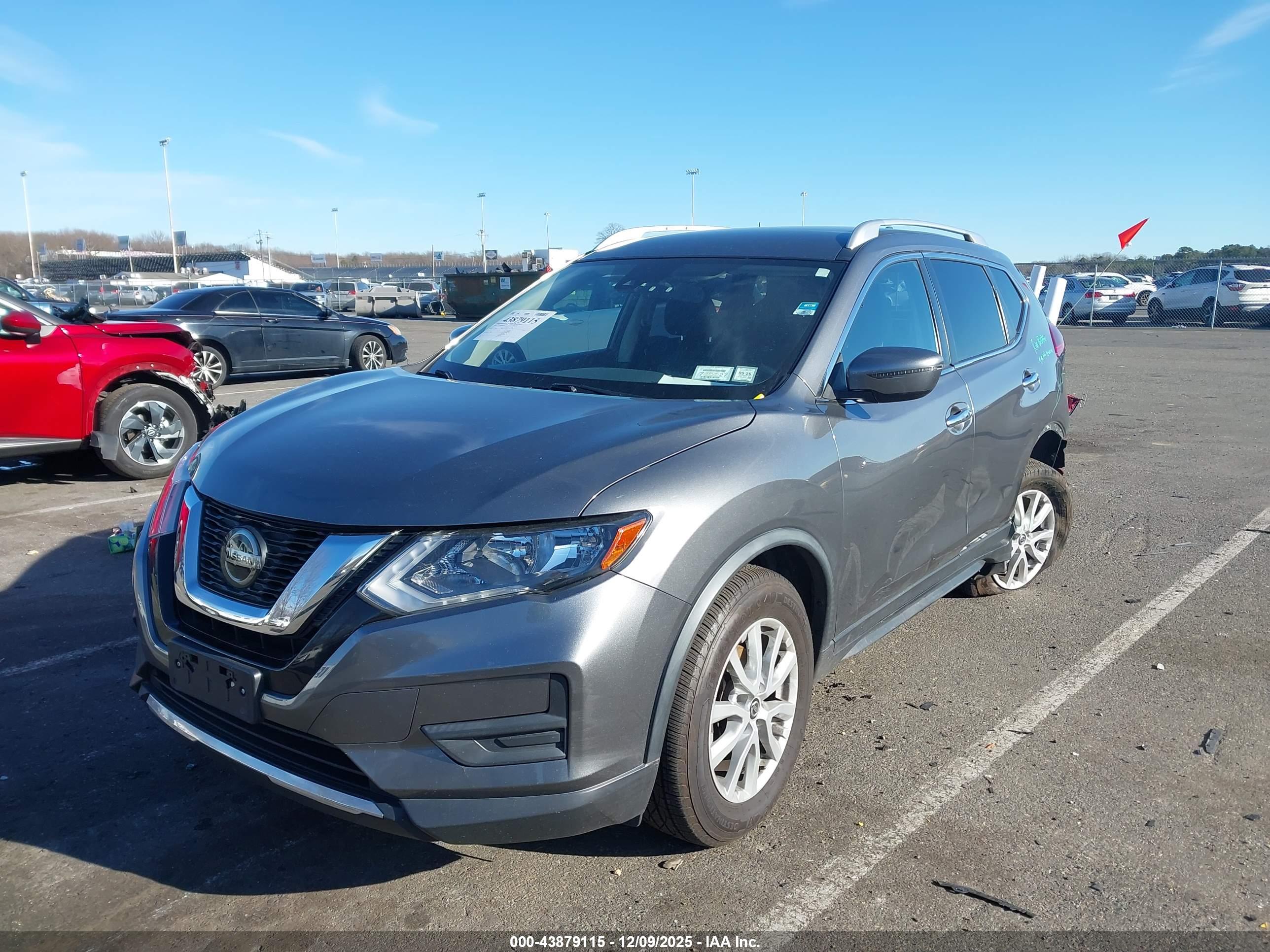 NISSAN ROGUE image 2