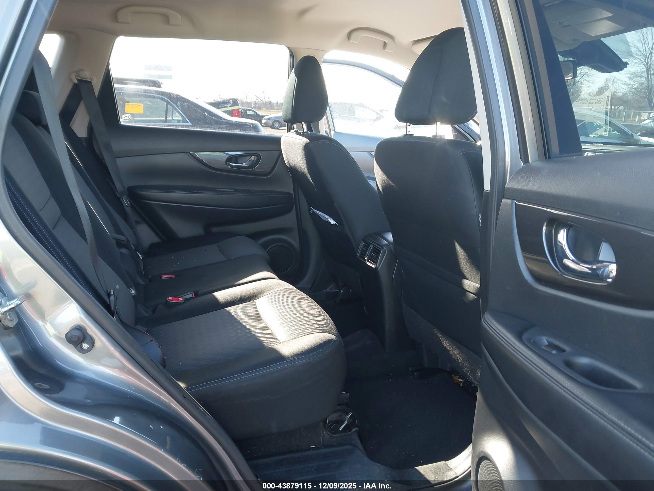 NISSAN ROGUE image 8