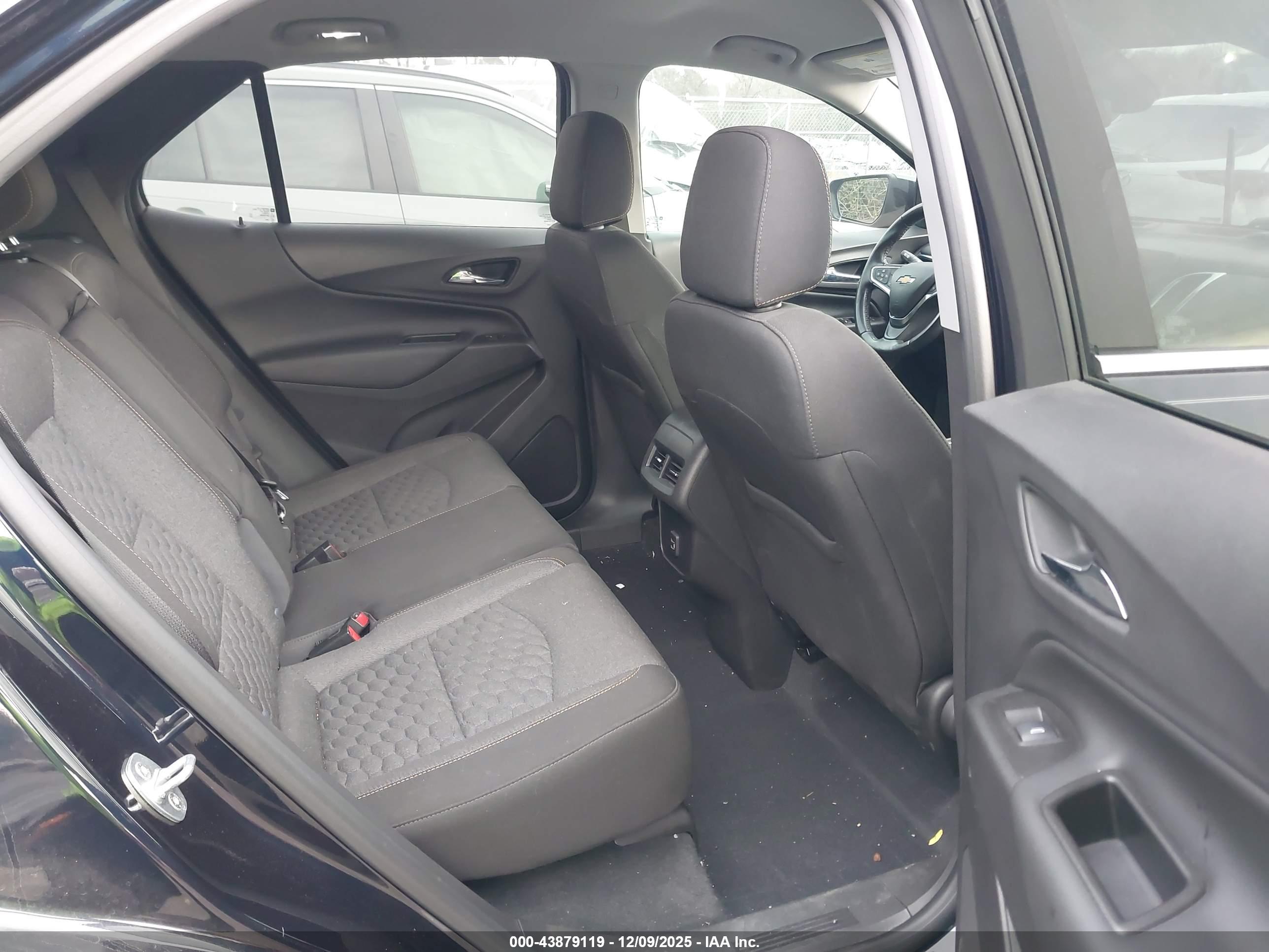 CHEVROLET EQUINOX image 8