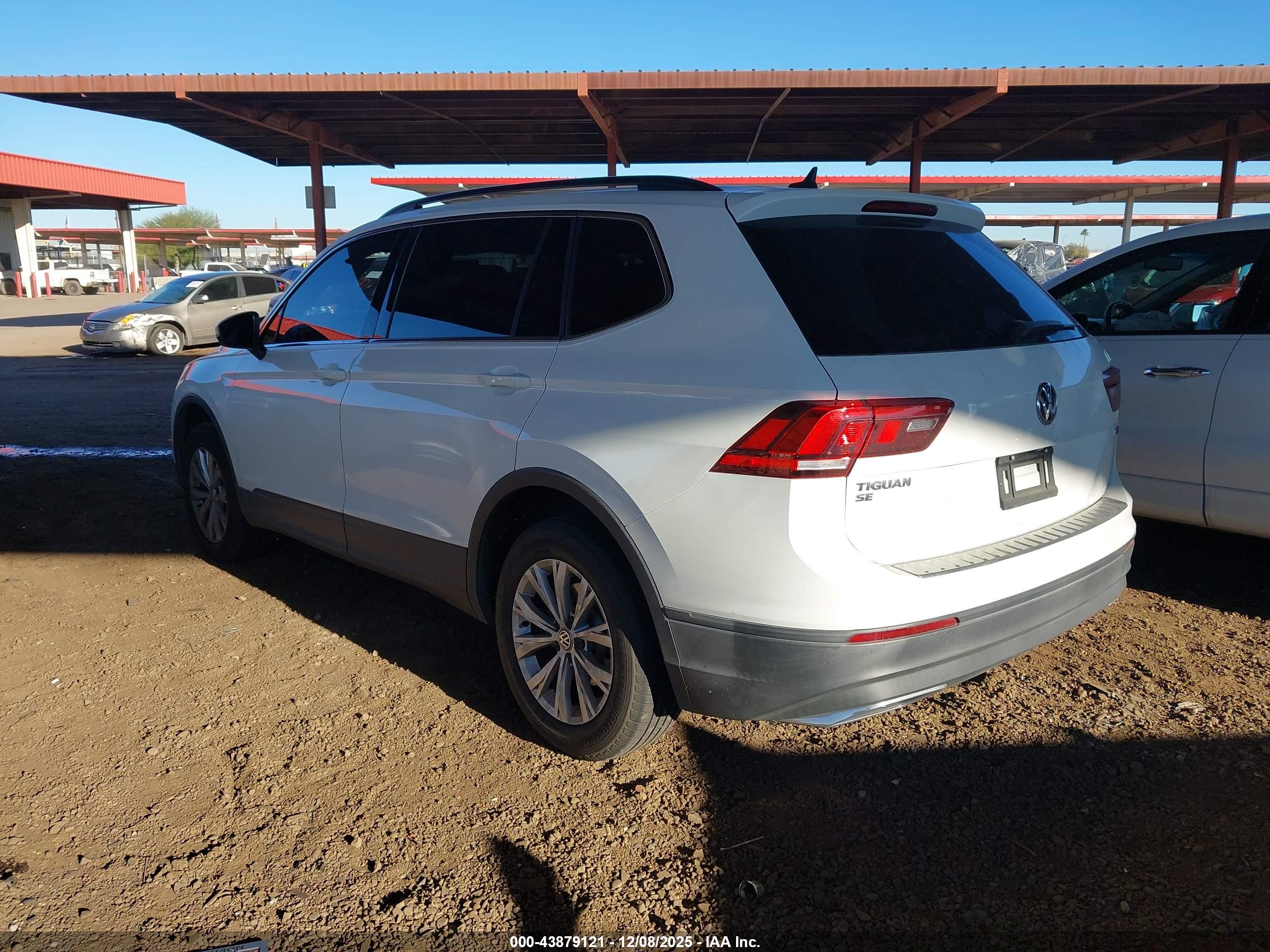 VOLKSWAGEN TIGUAN image 3