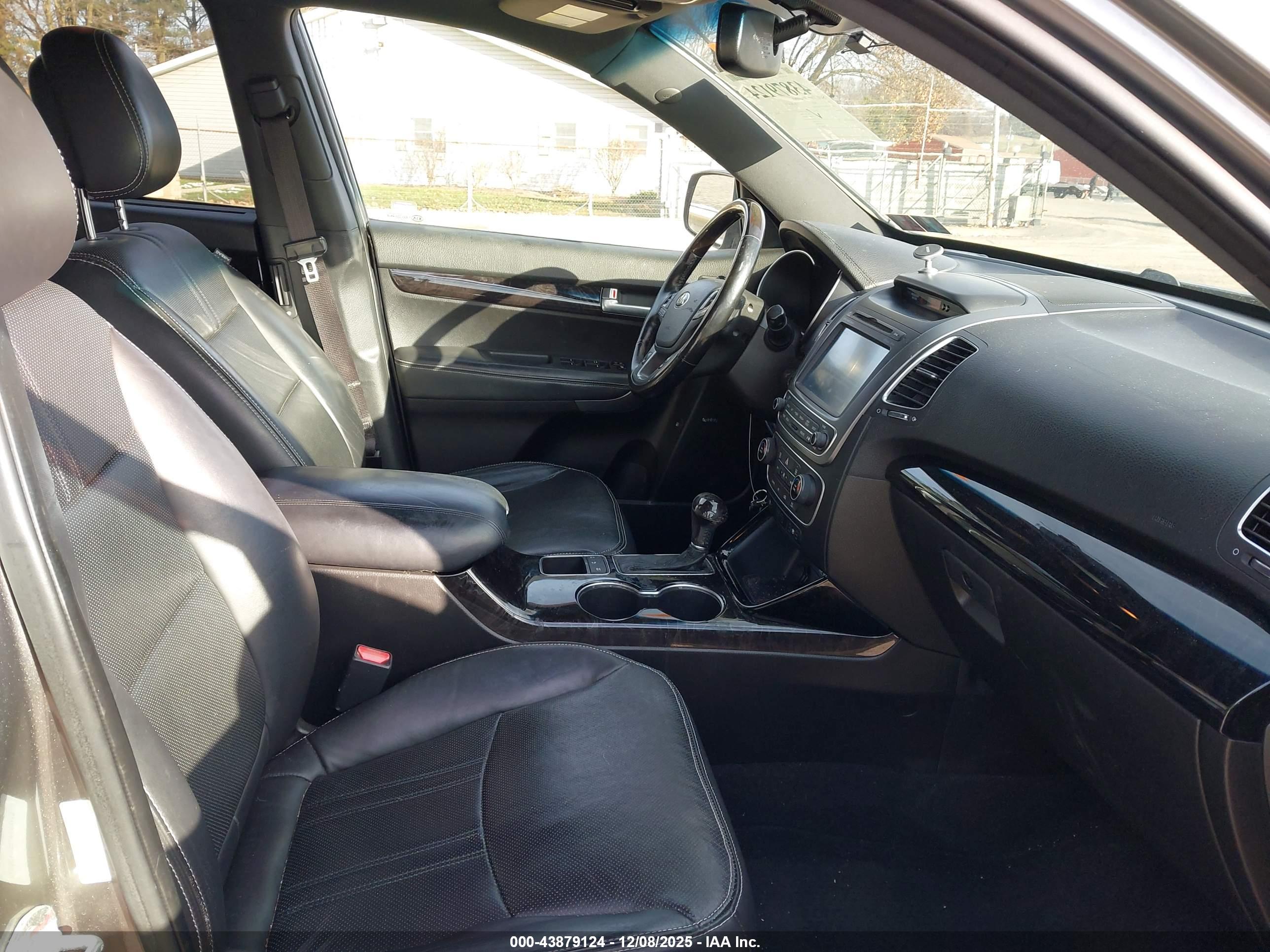 KIA SORENTO image 5