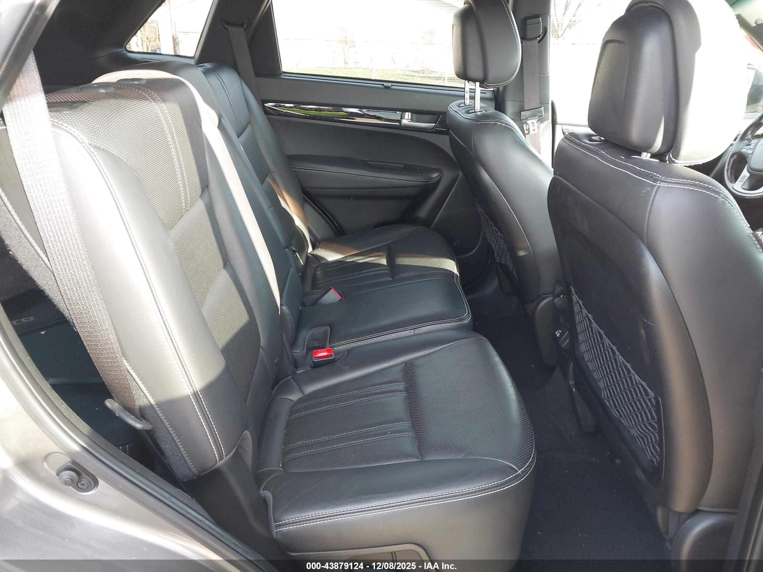 KIA SORENTO image 8