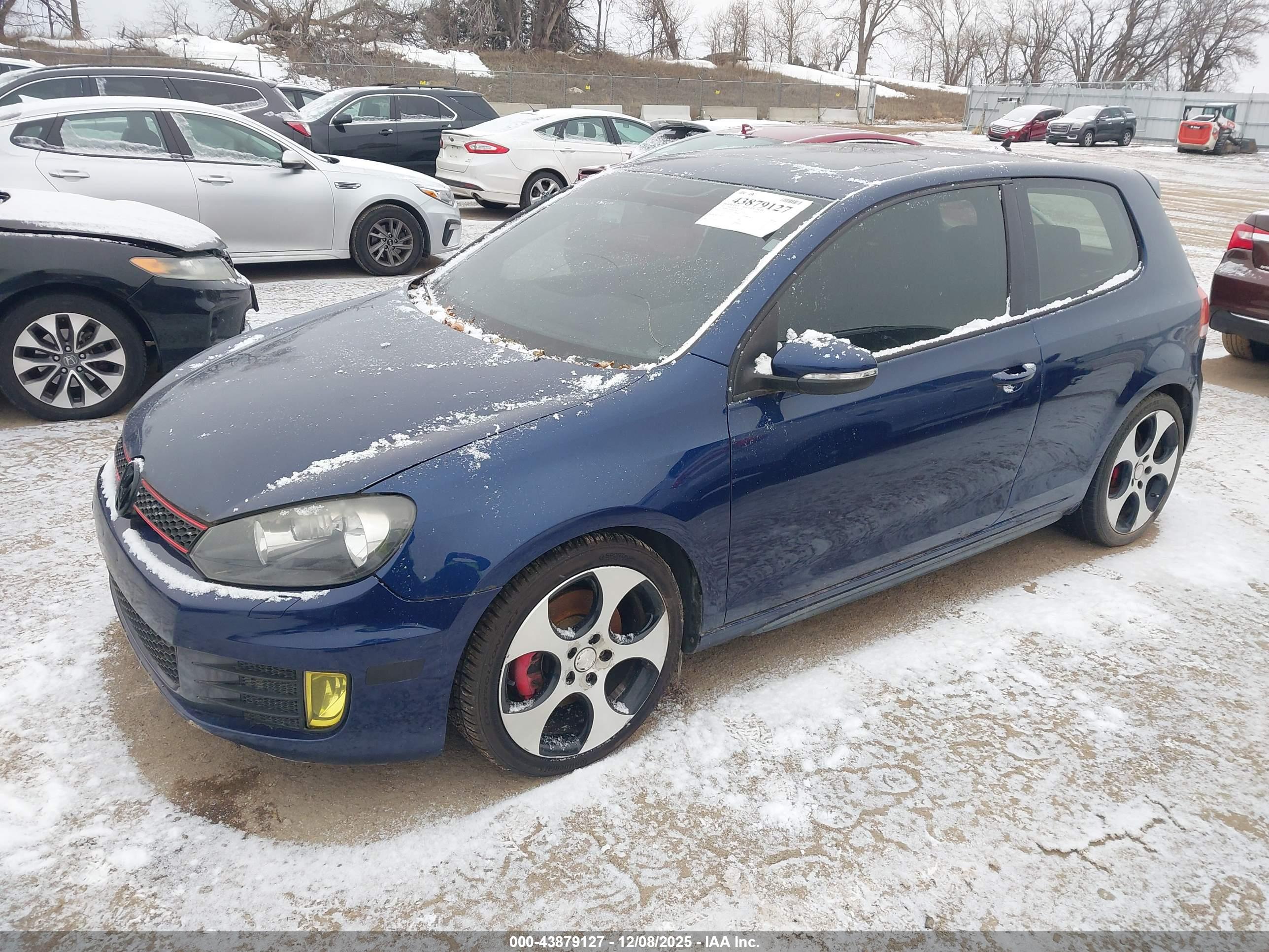 VOLKSWAGEN GTI image 2