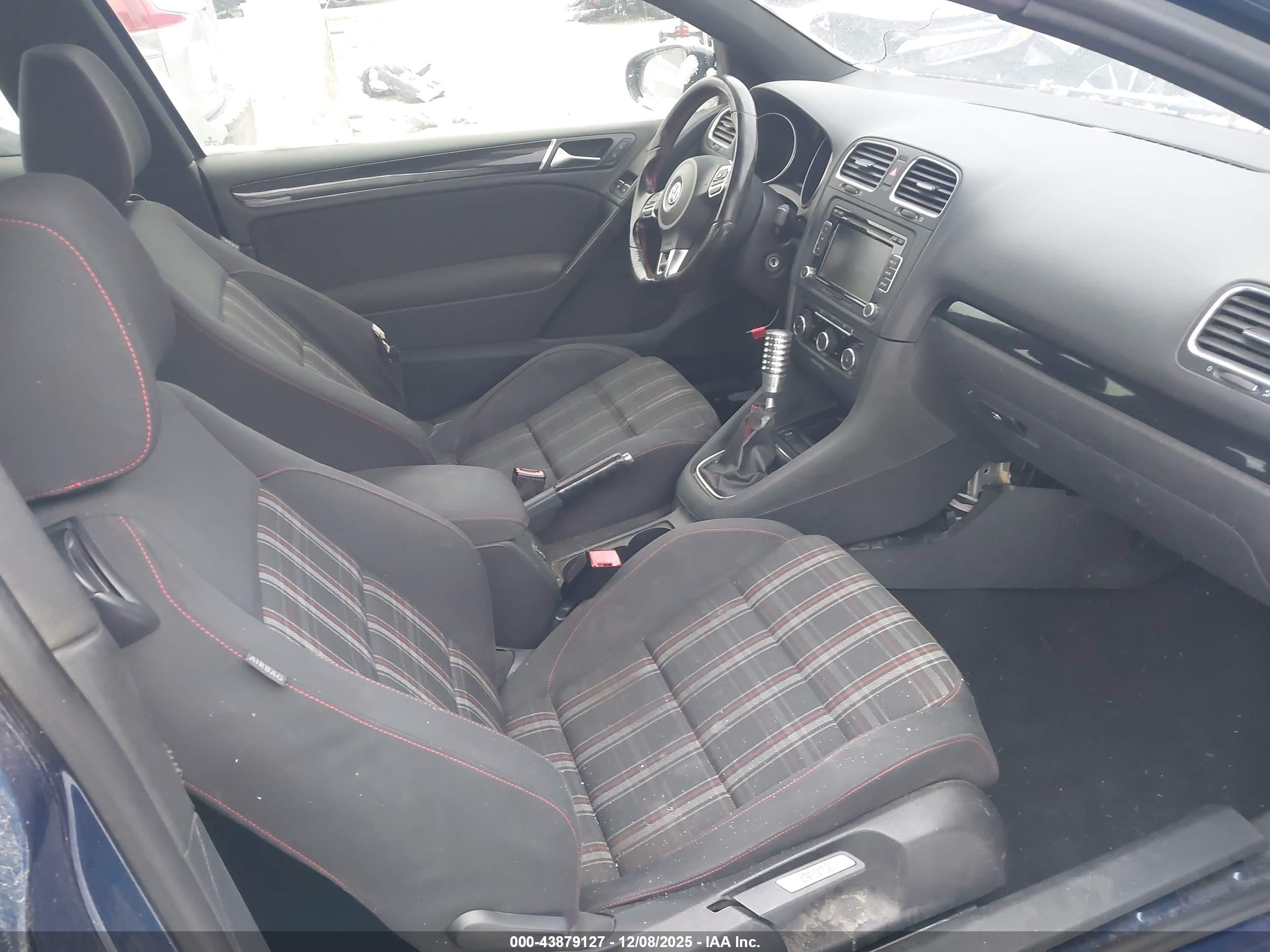 VOLKSWAGEN GTI image 5
