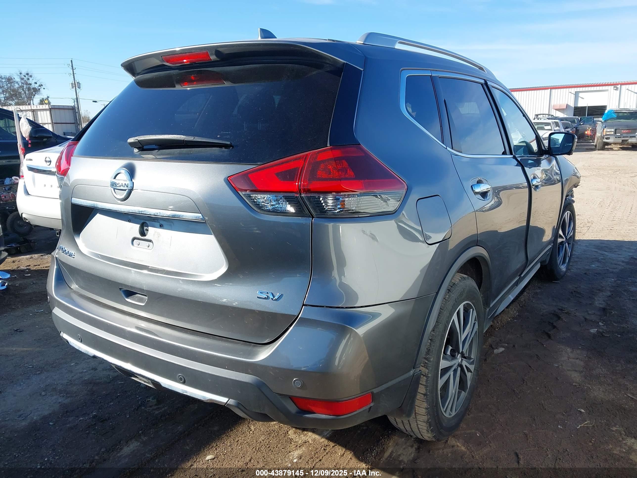 NISSAN ROGUE image 4