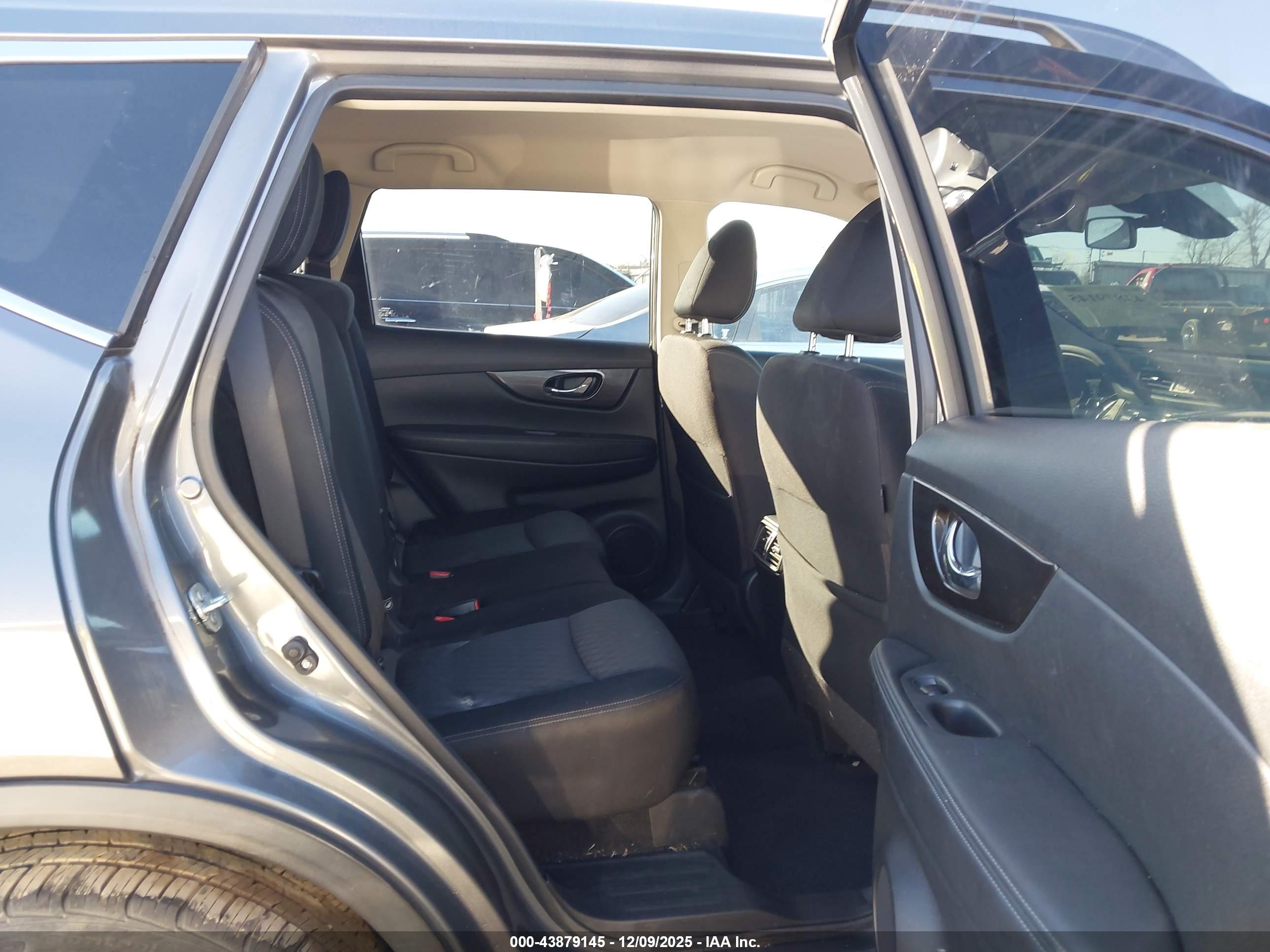 NISSAN ROGUE image 8