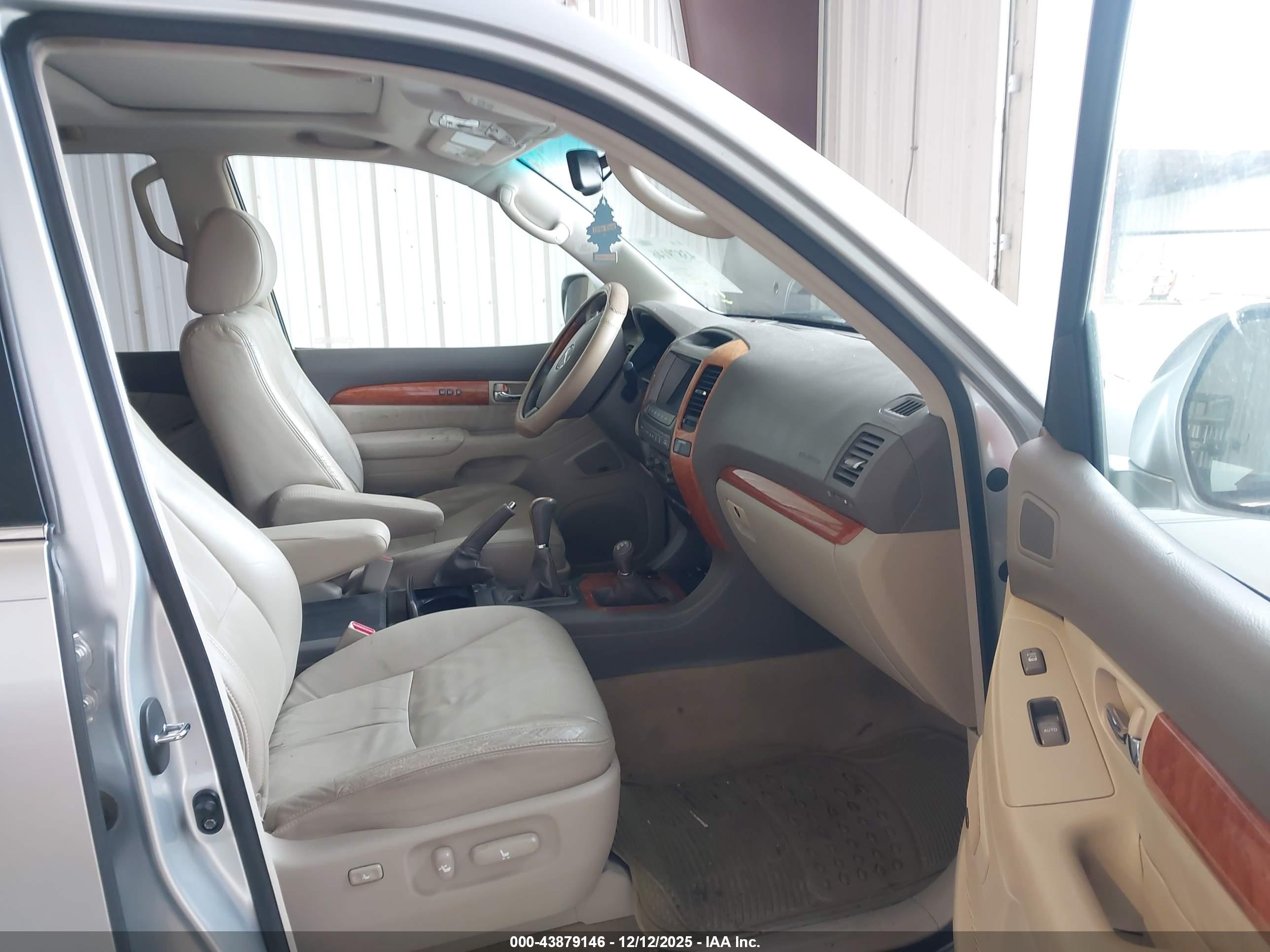 LEXUS GX image 5