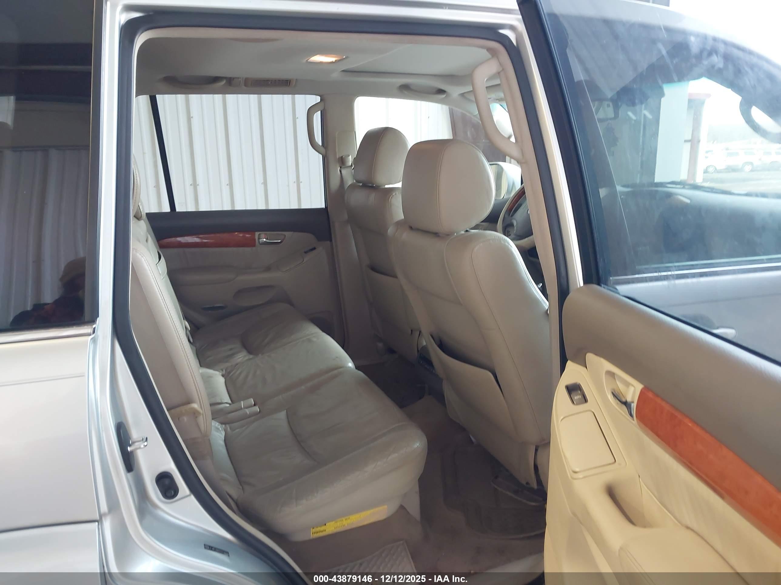 LEXUS GX image 8