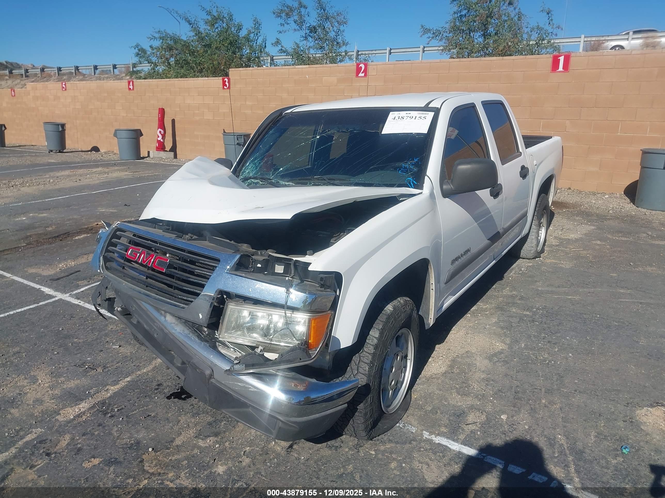 GMC CANYON image 2