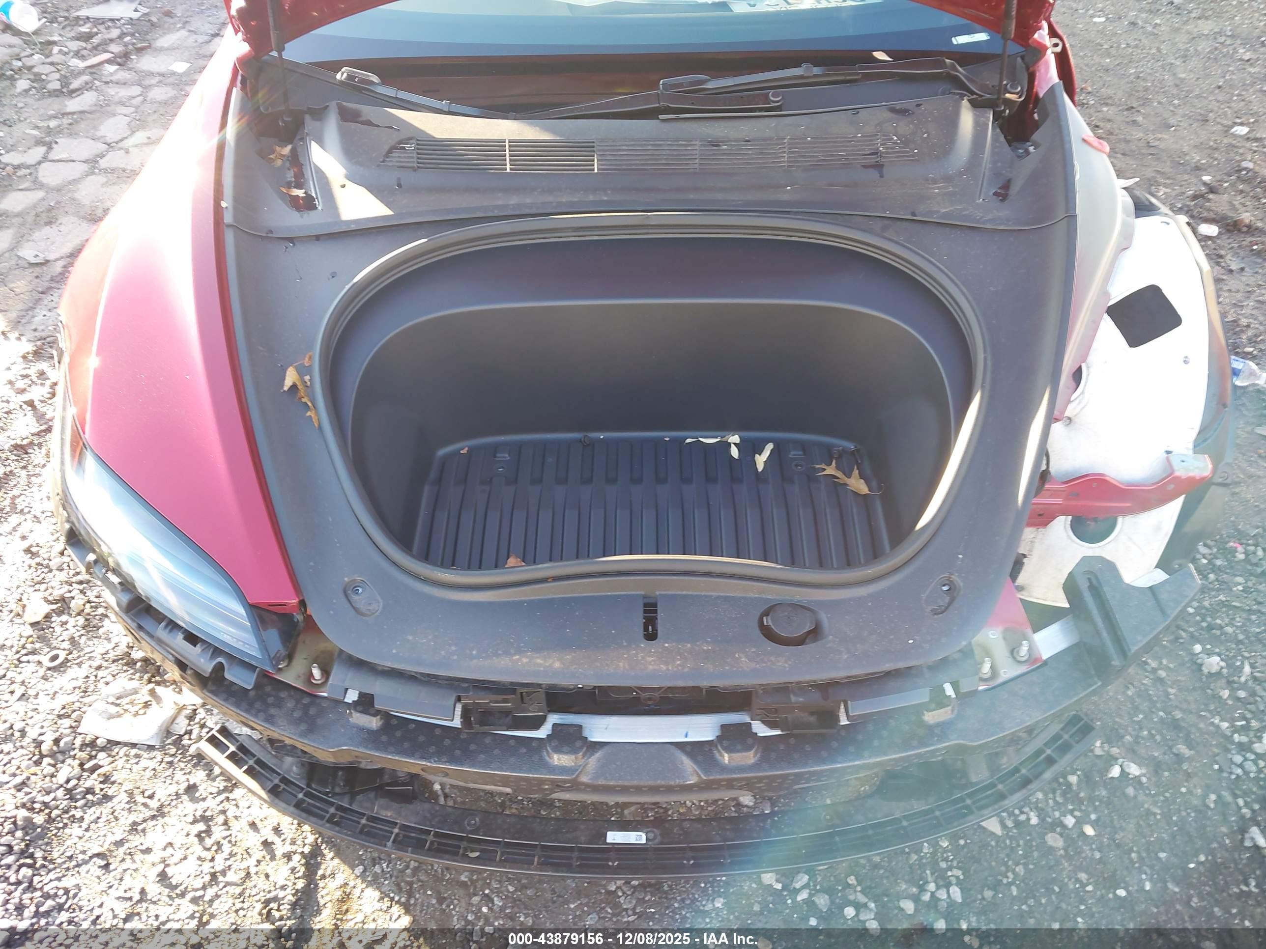 TESLA MODEL image 10