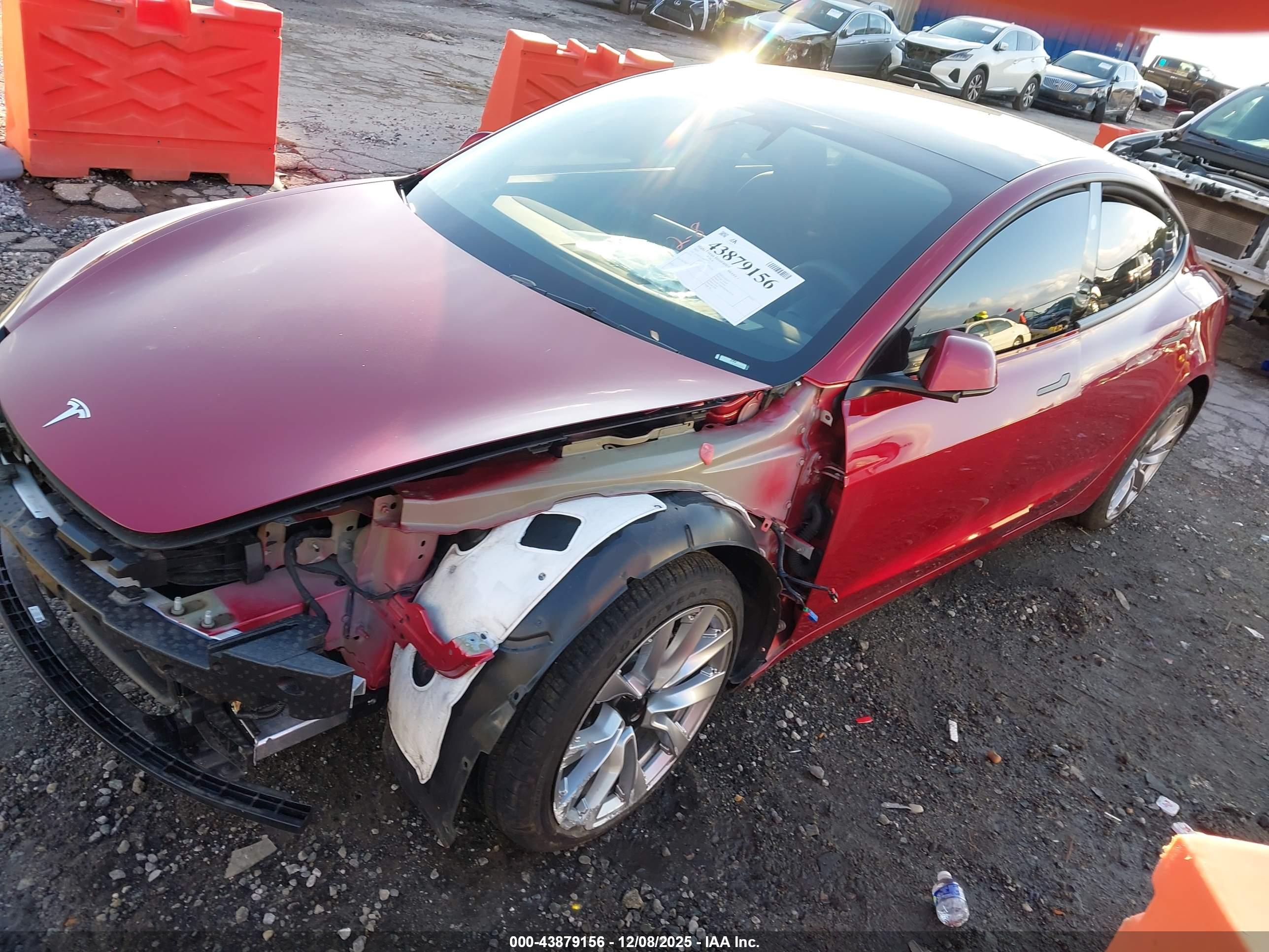 TESLA MODEL image 2