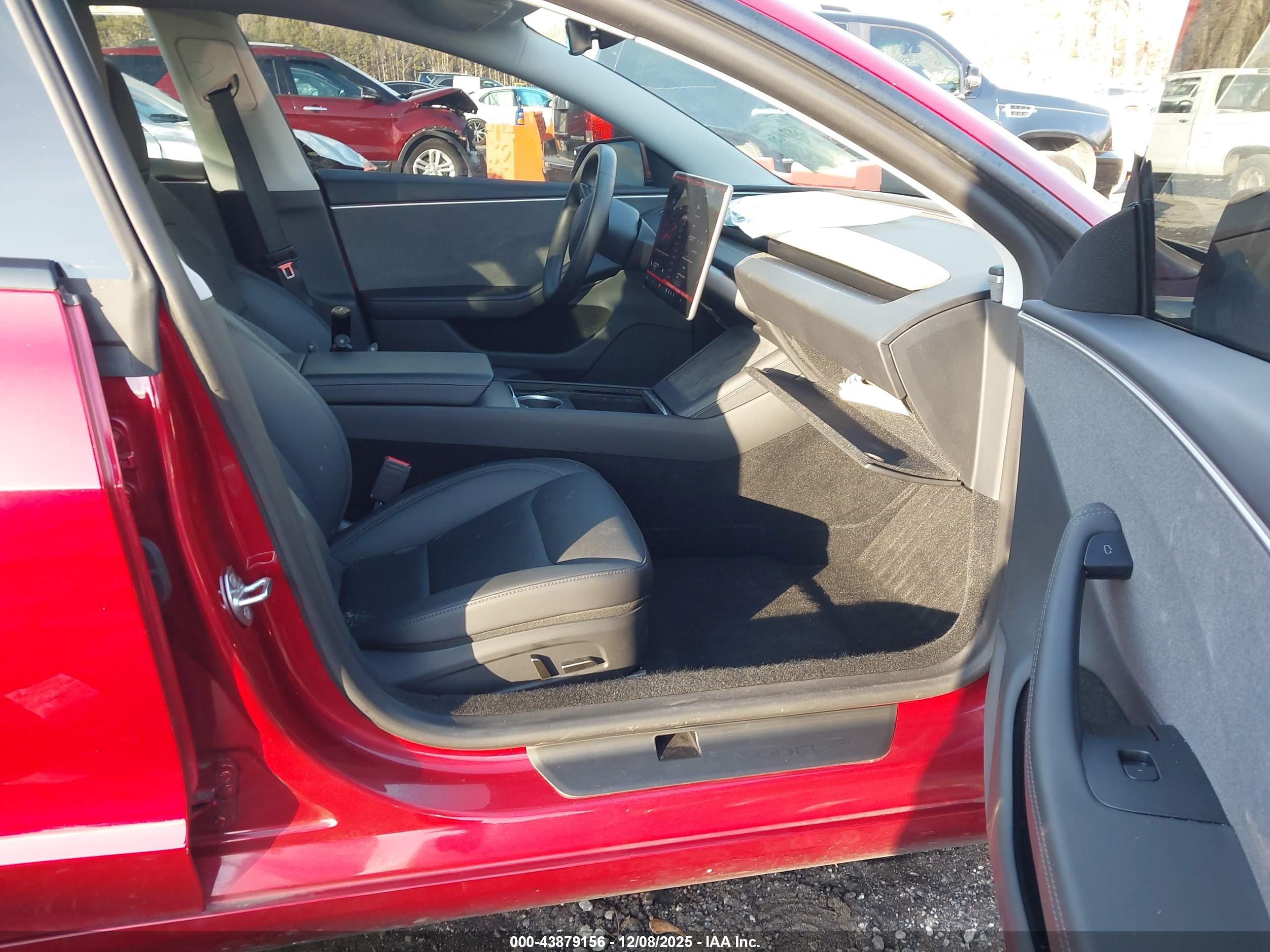 TESLA MODEL image 5