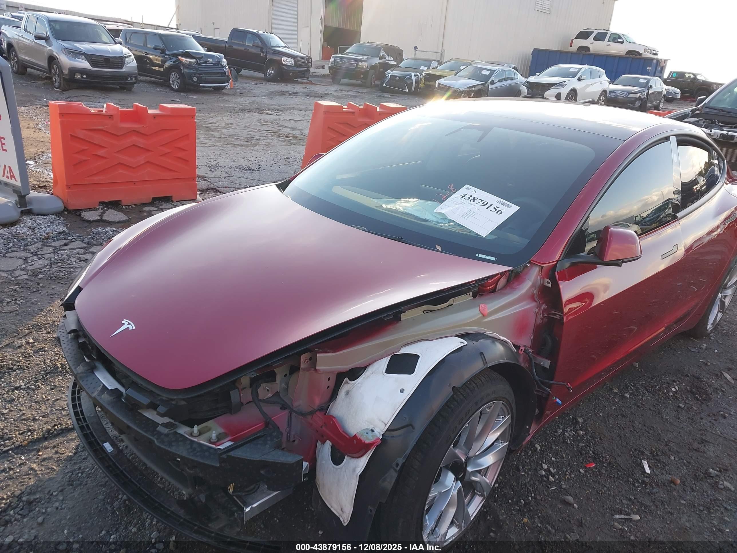 TESLA MODEL image 6