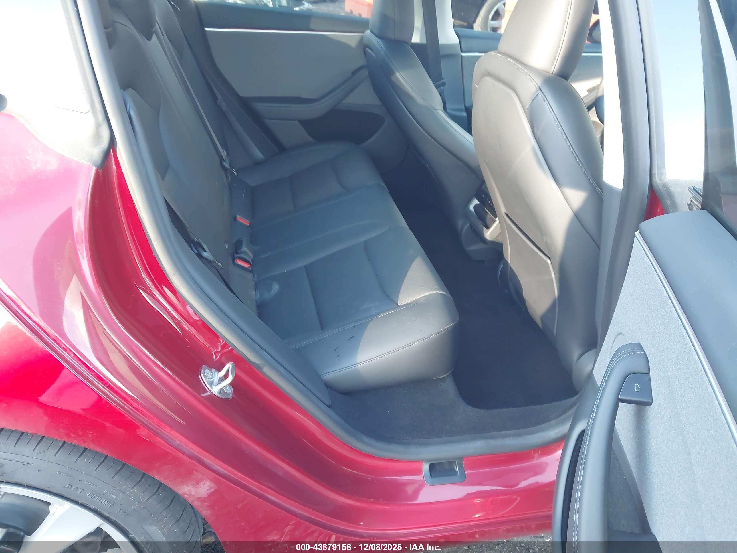 TESLA MODEL image 8