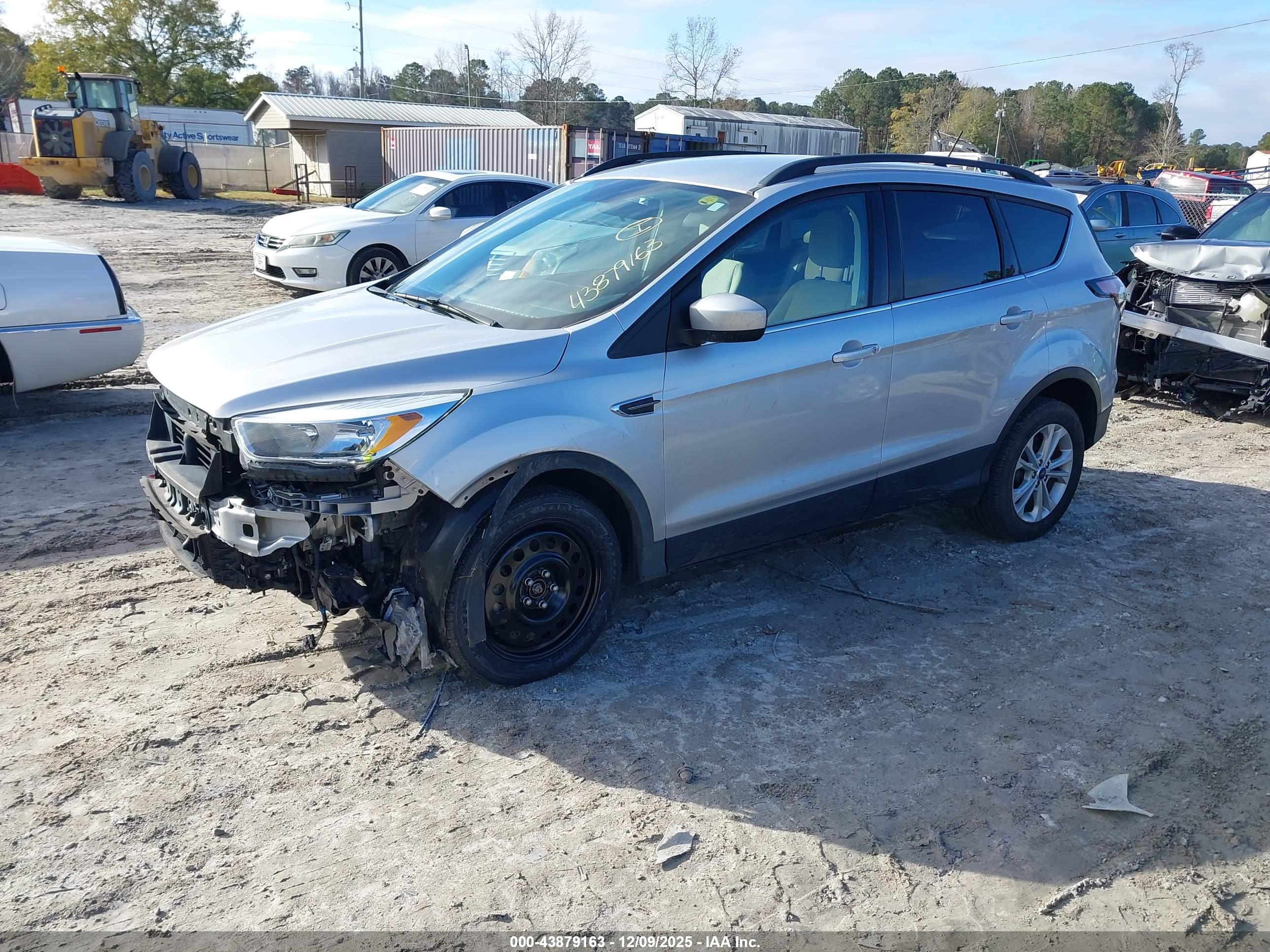 FORD ESCAPE image 2
