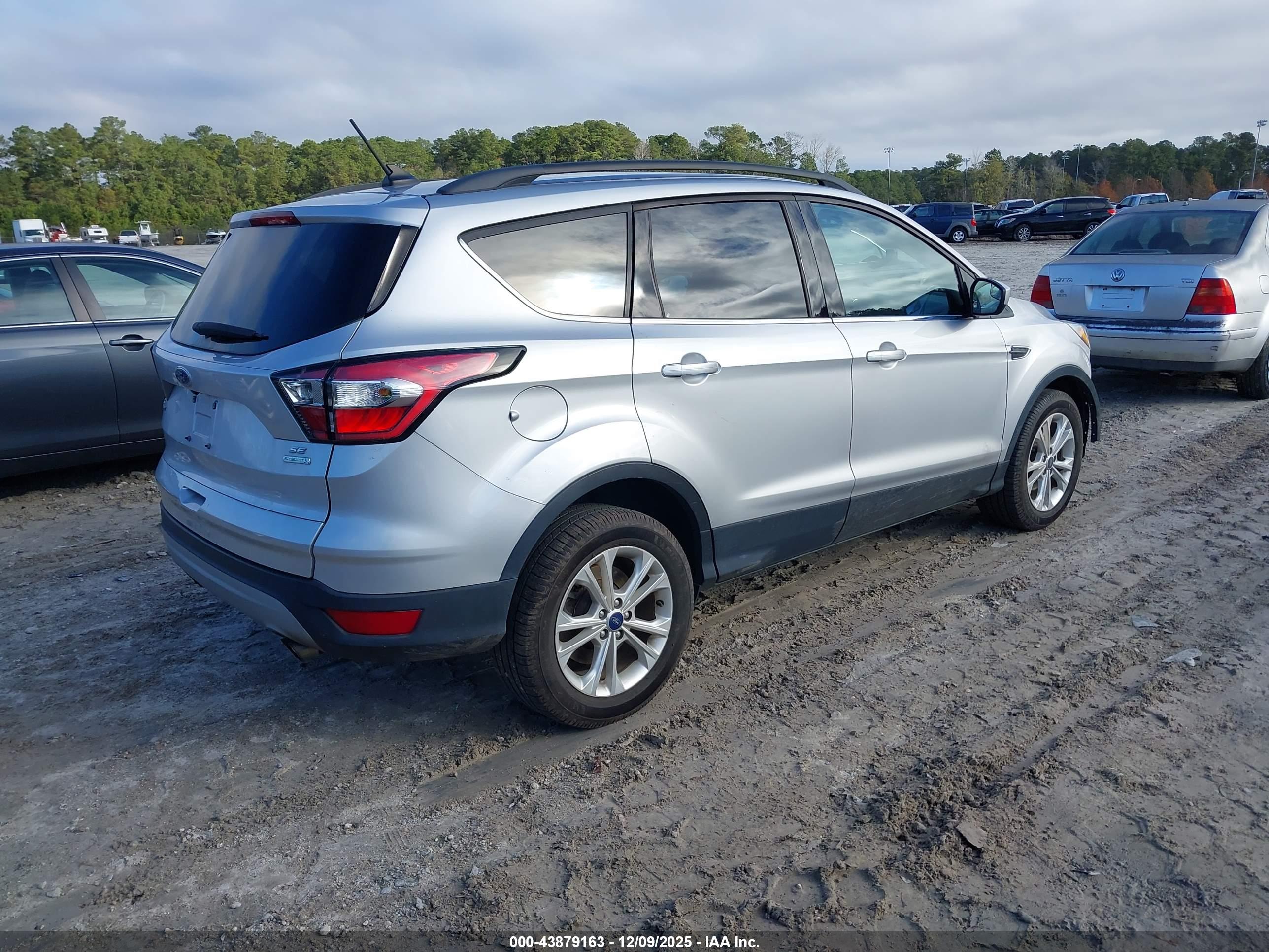 FORD ESCAPE image 4