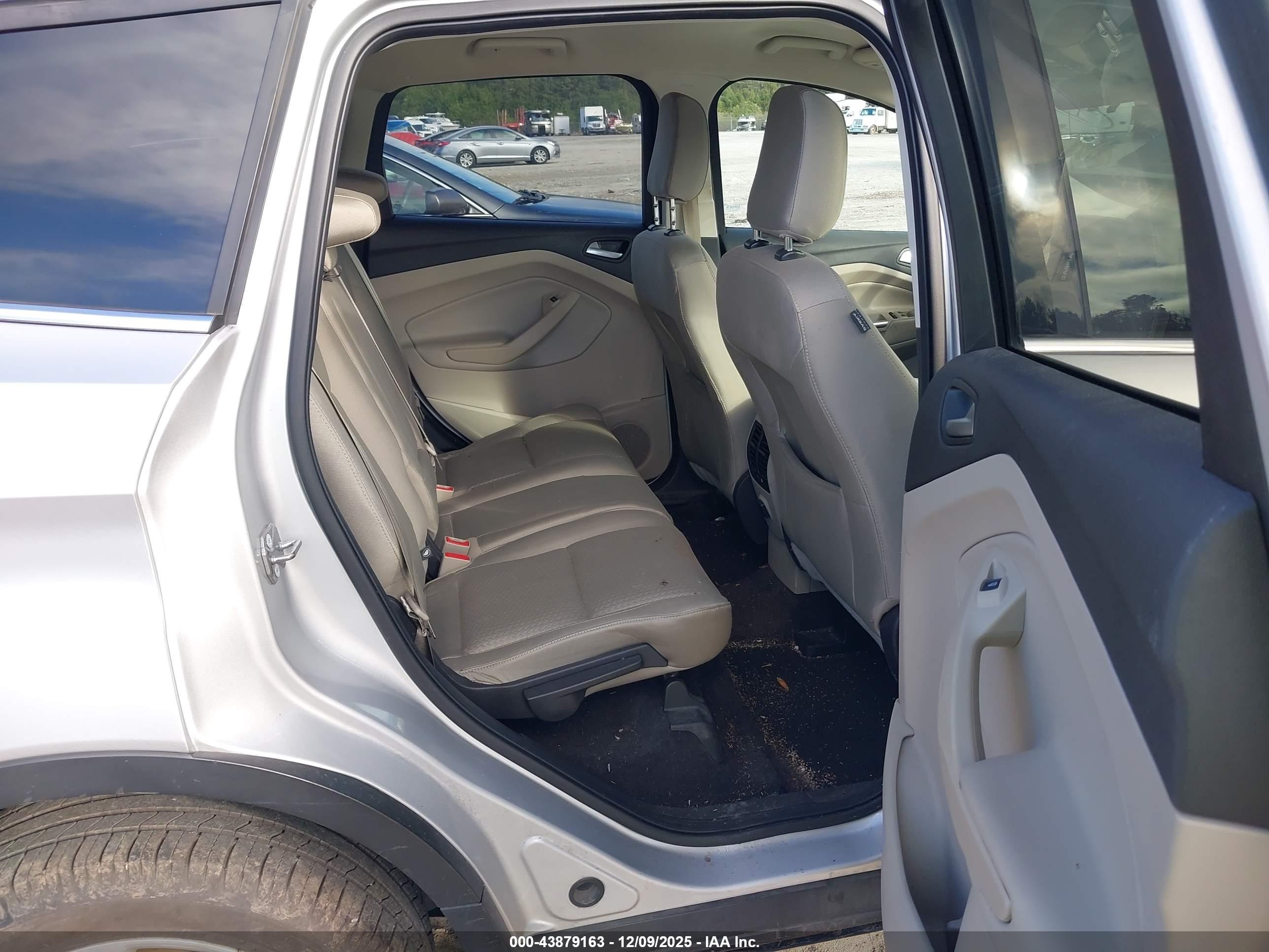 FORD ESCAPE image 8