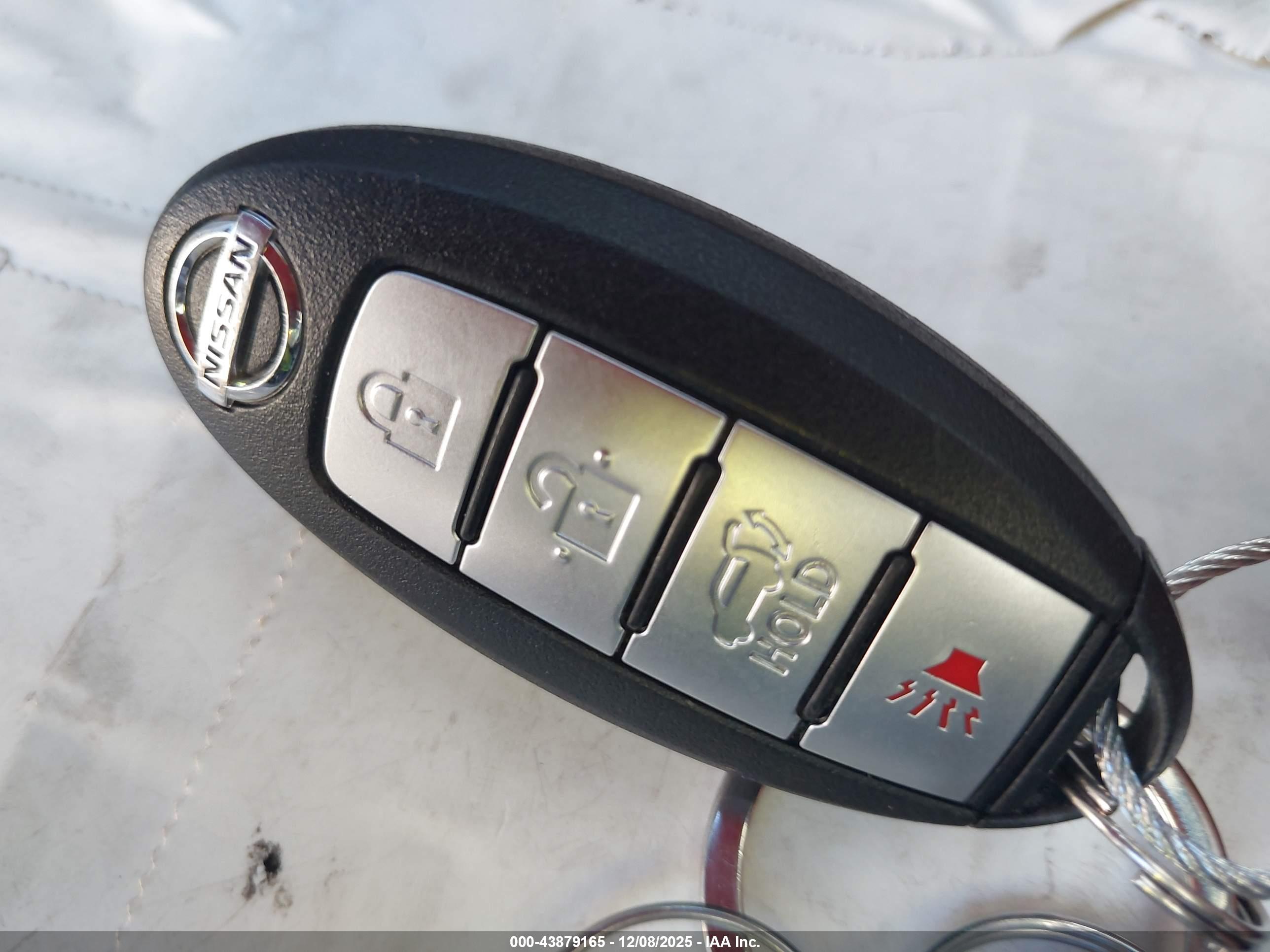 NISSAN ROGUE image 11