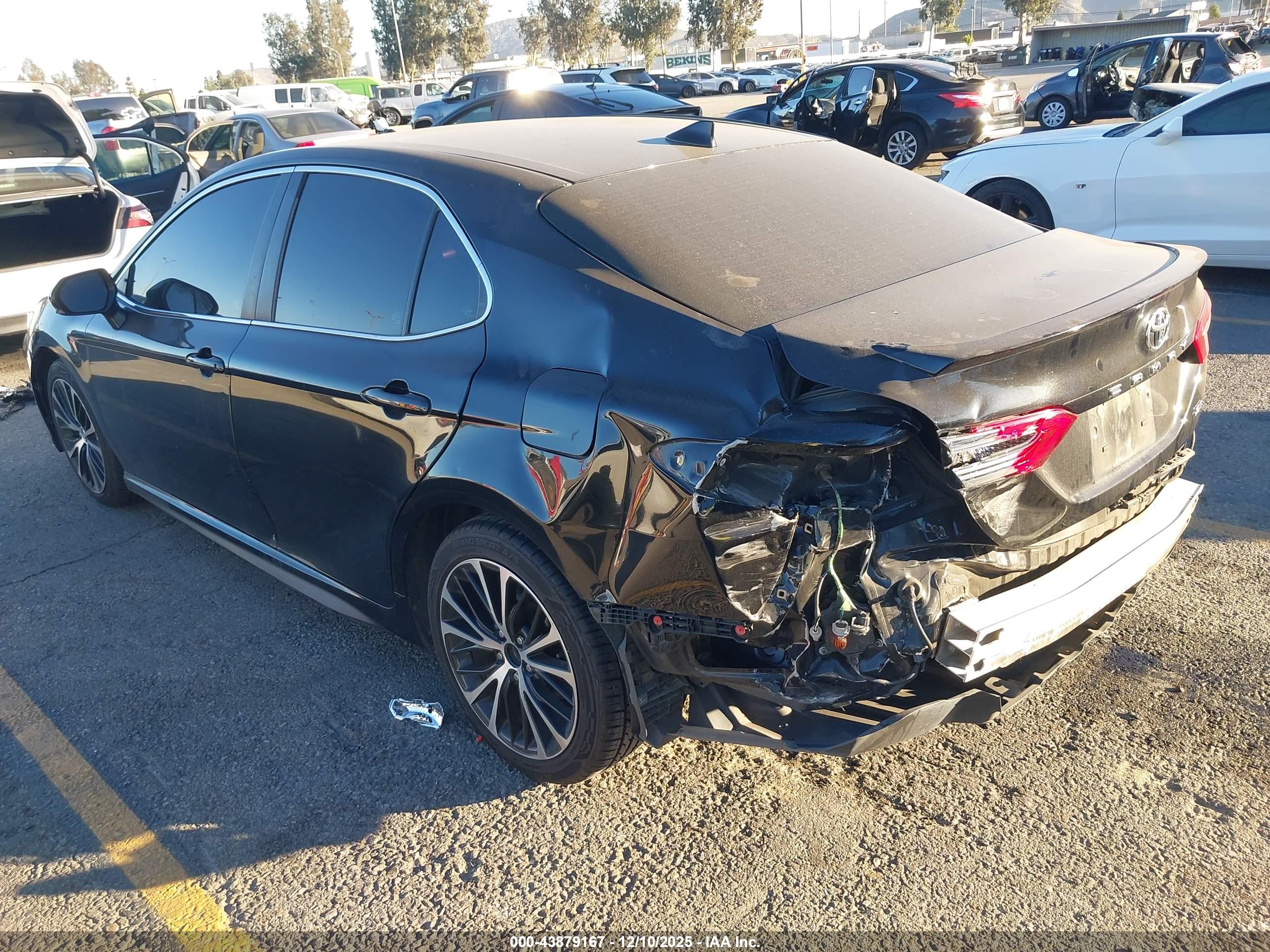 TOYOTA CAMRY image 3