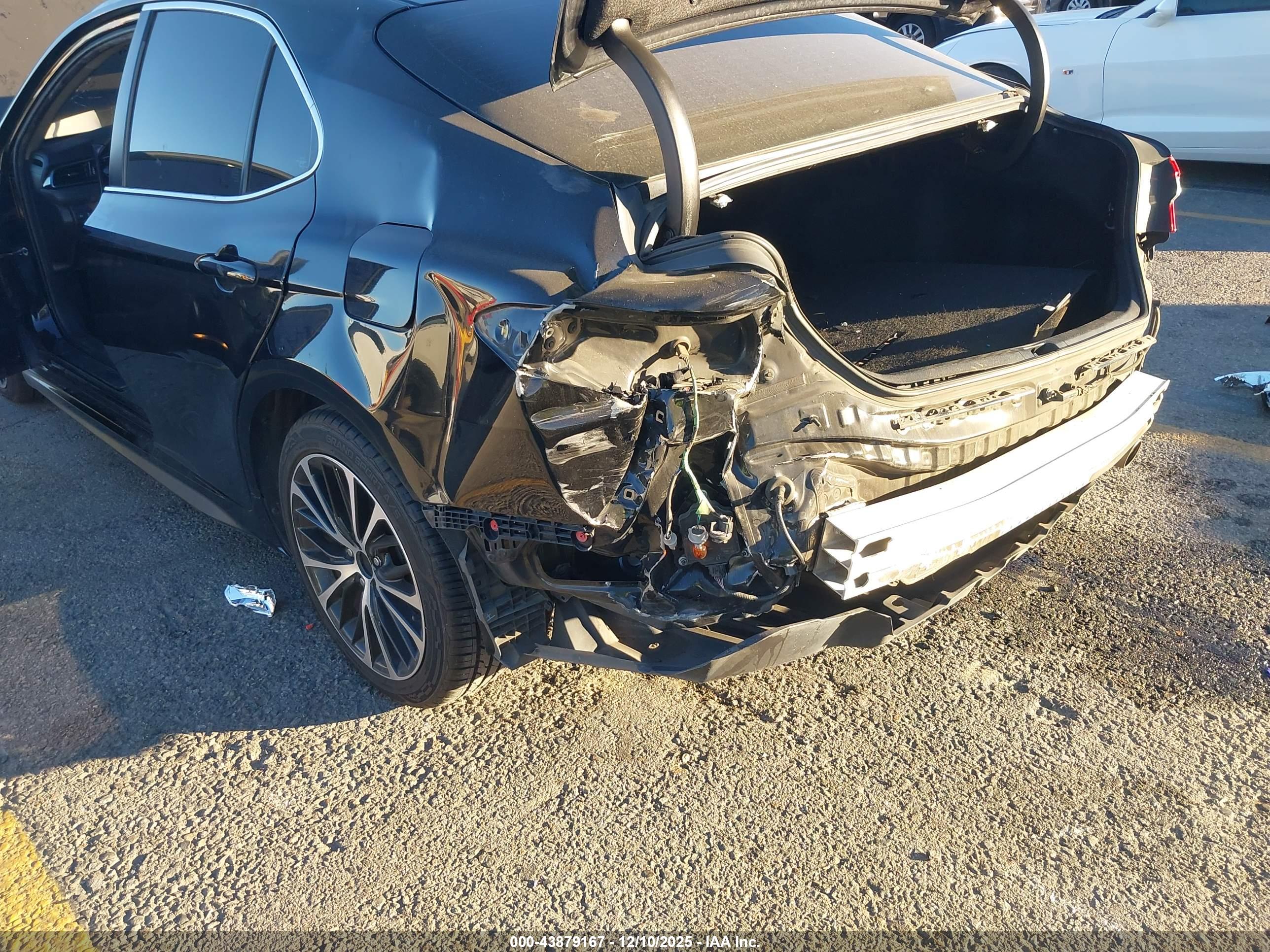 TOYOTA CAMRY image 6