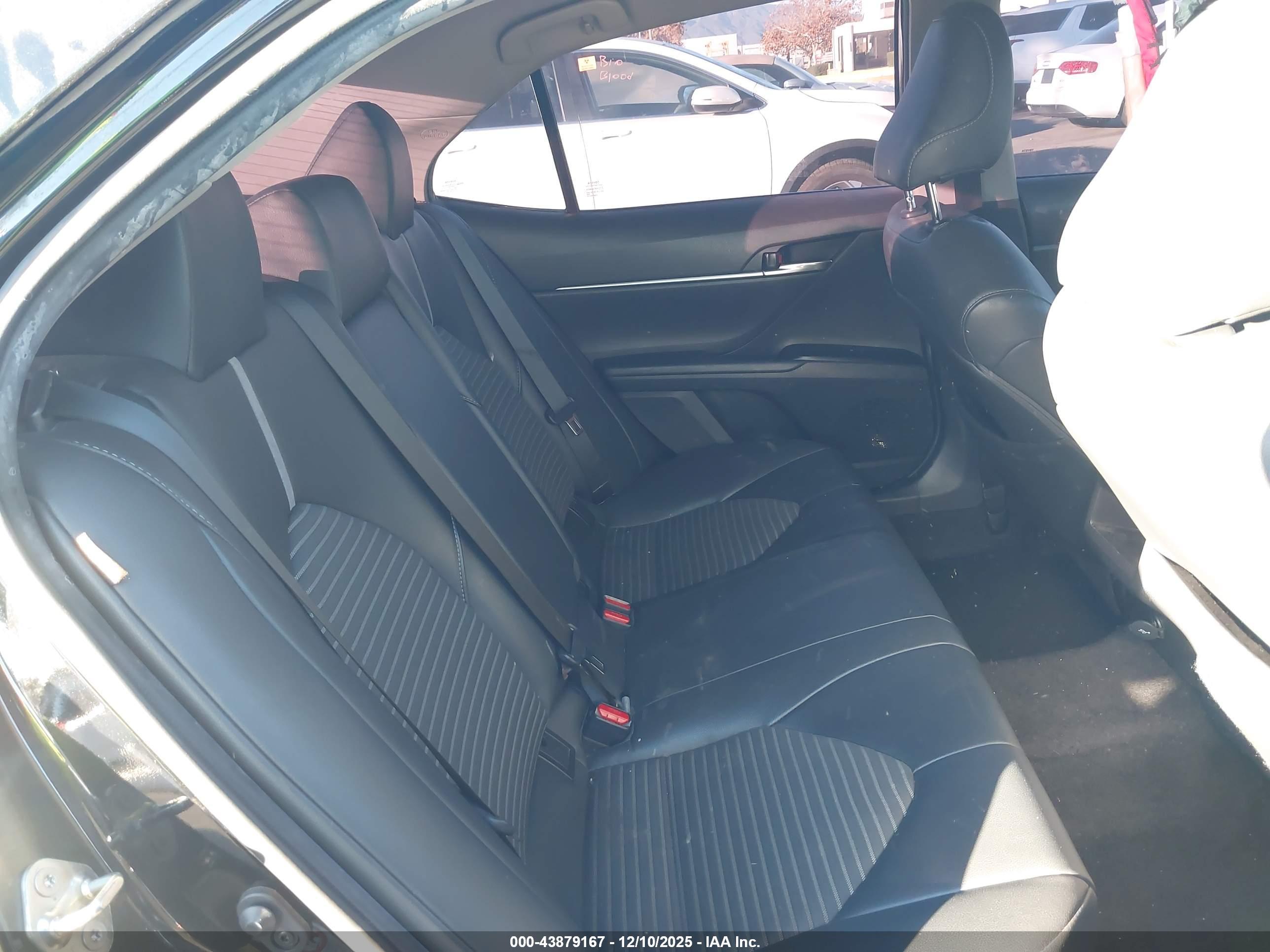 TOYOTA CAMRY image 8
