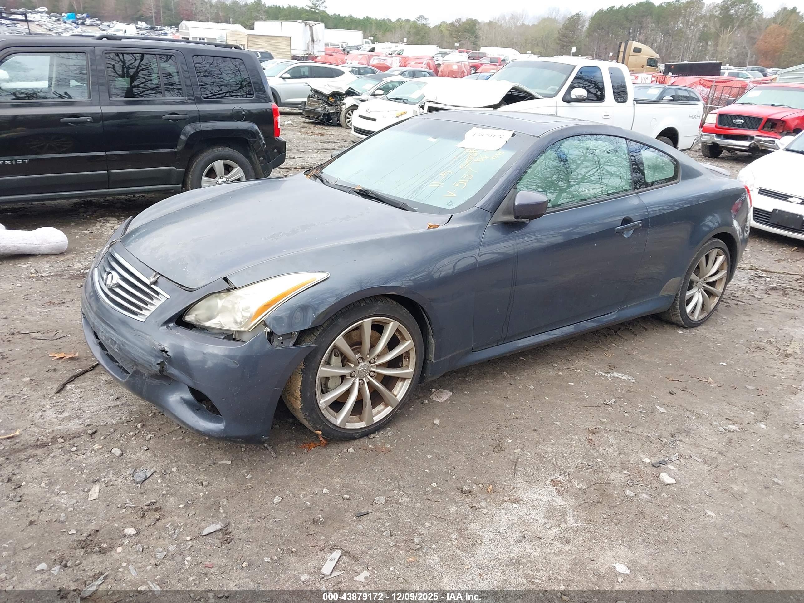 INFINITI G37 image 2