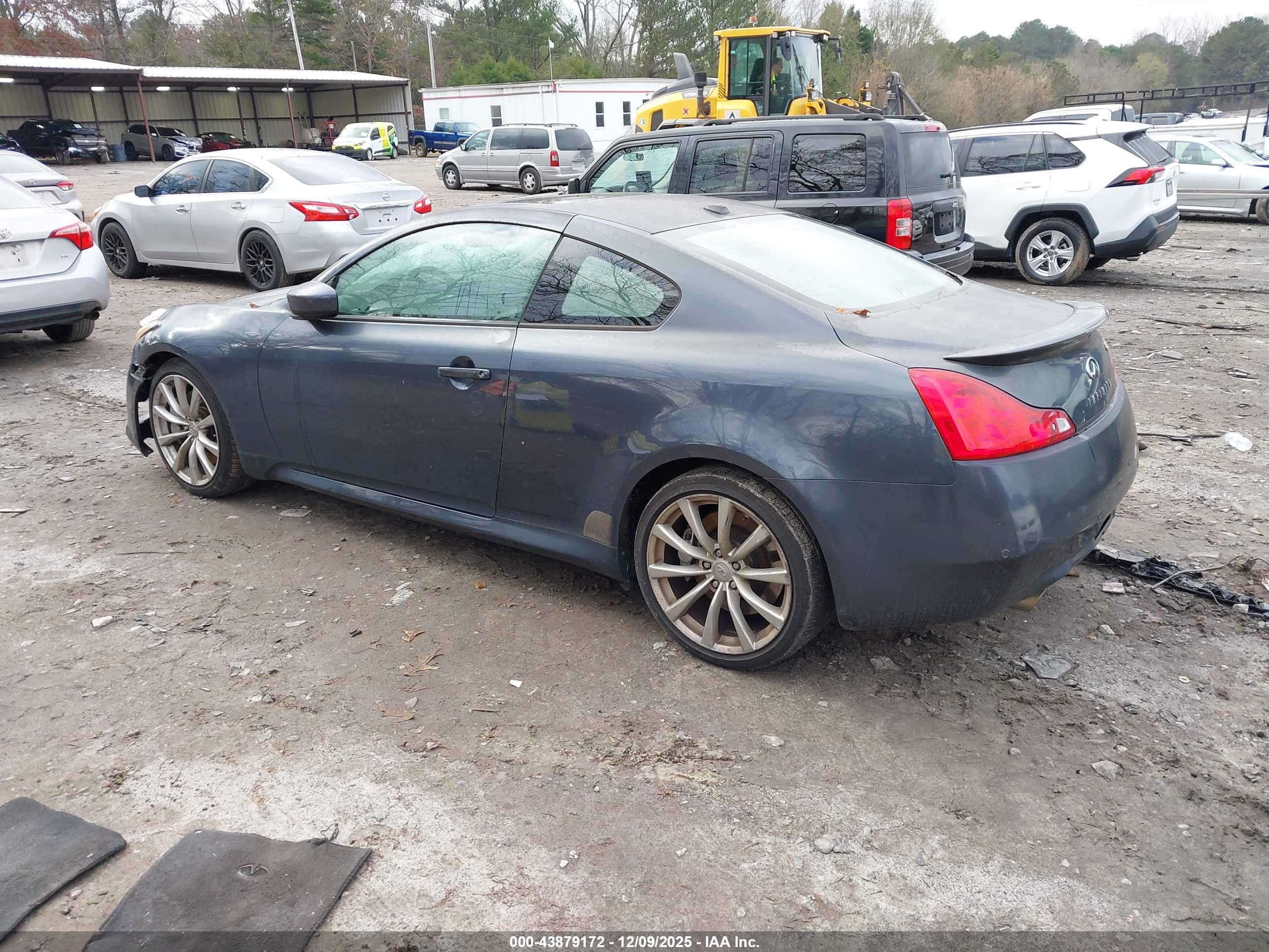INFINITI G37 image 3