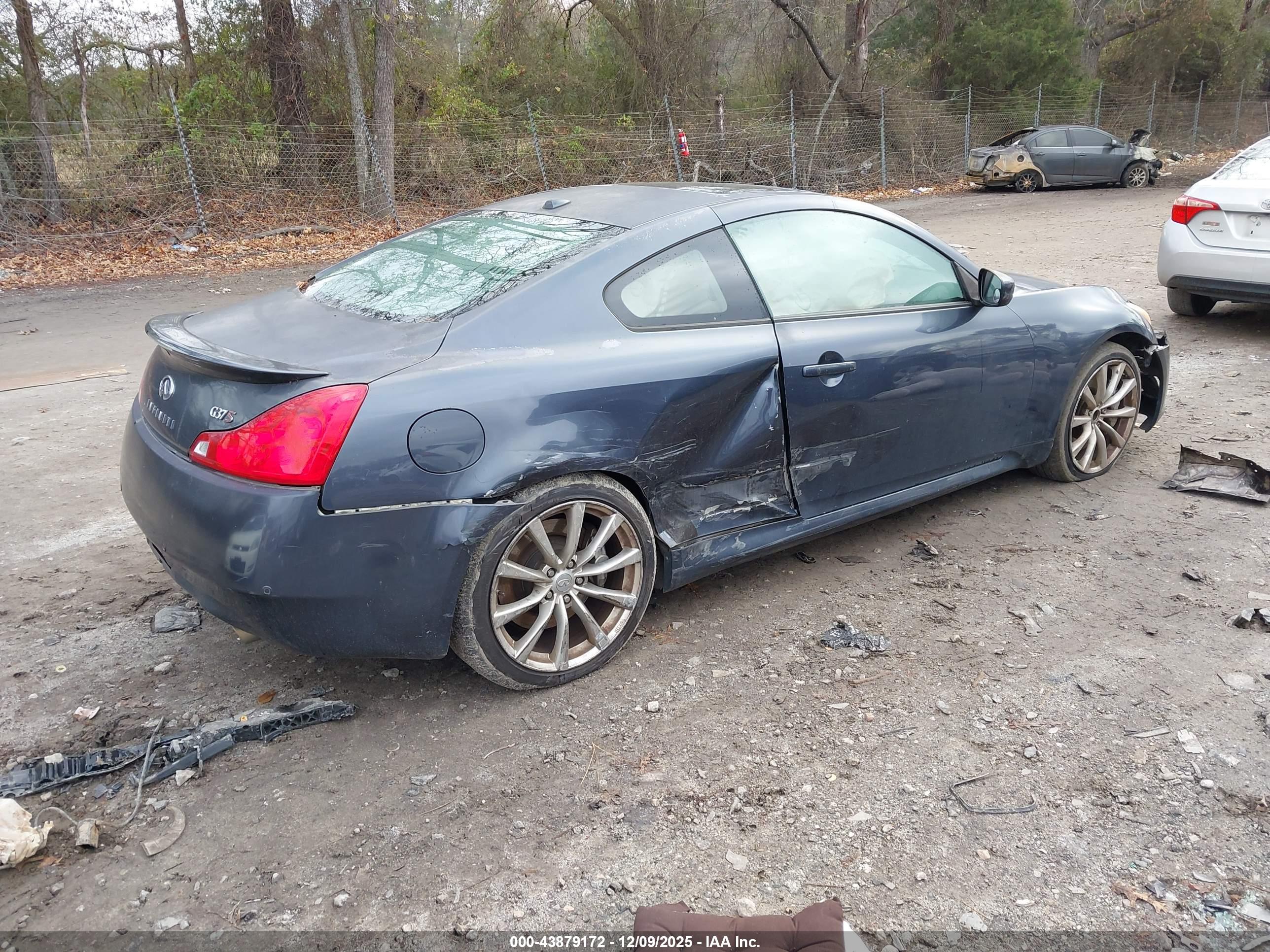 INFINITI G37 image 4