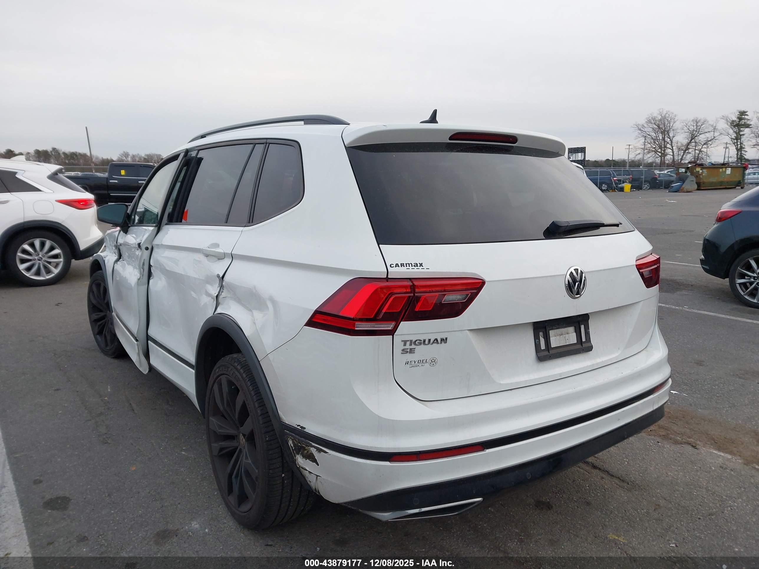 VOLKSWAGEN TIGUAN image 3