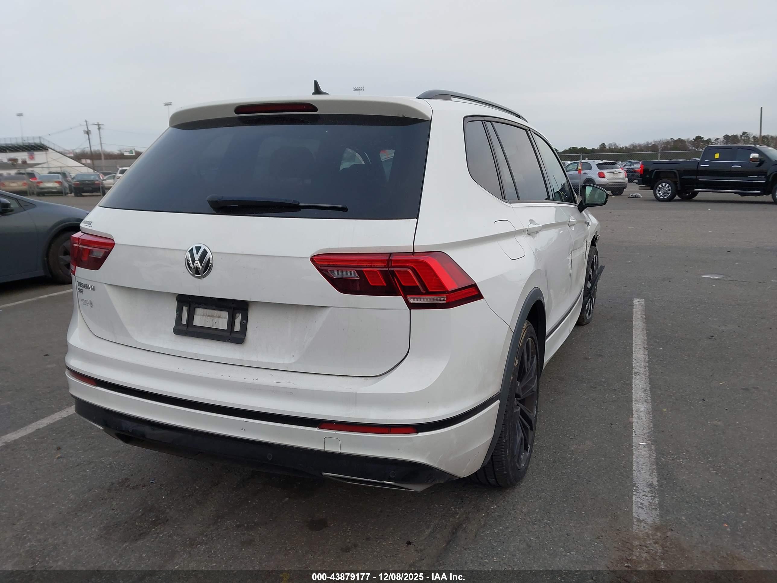 VOLKSWAGEN TIGUAN image 4