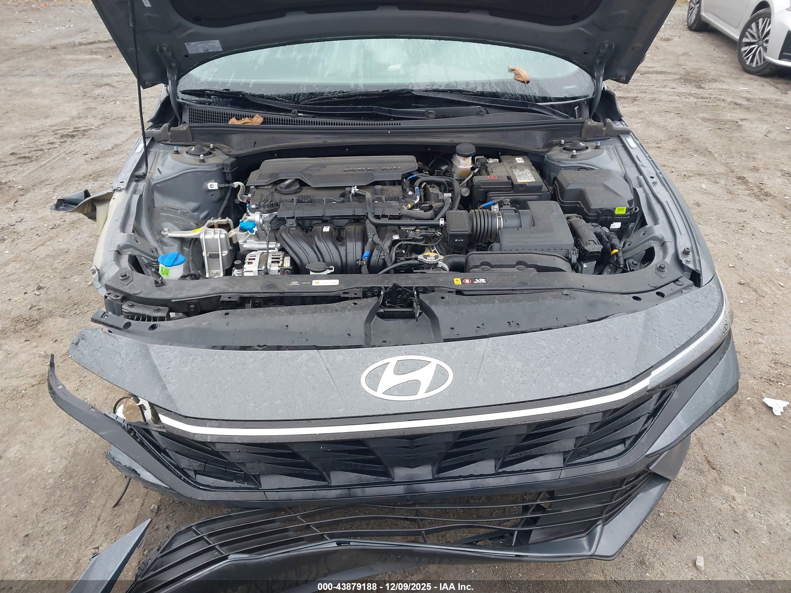 HYUNDAI ELANTRA image 10