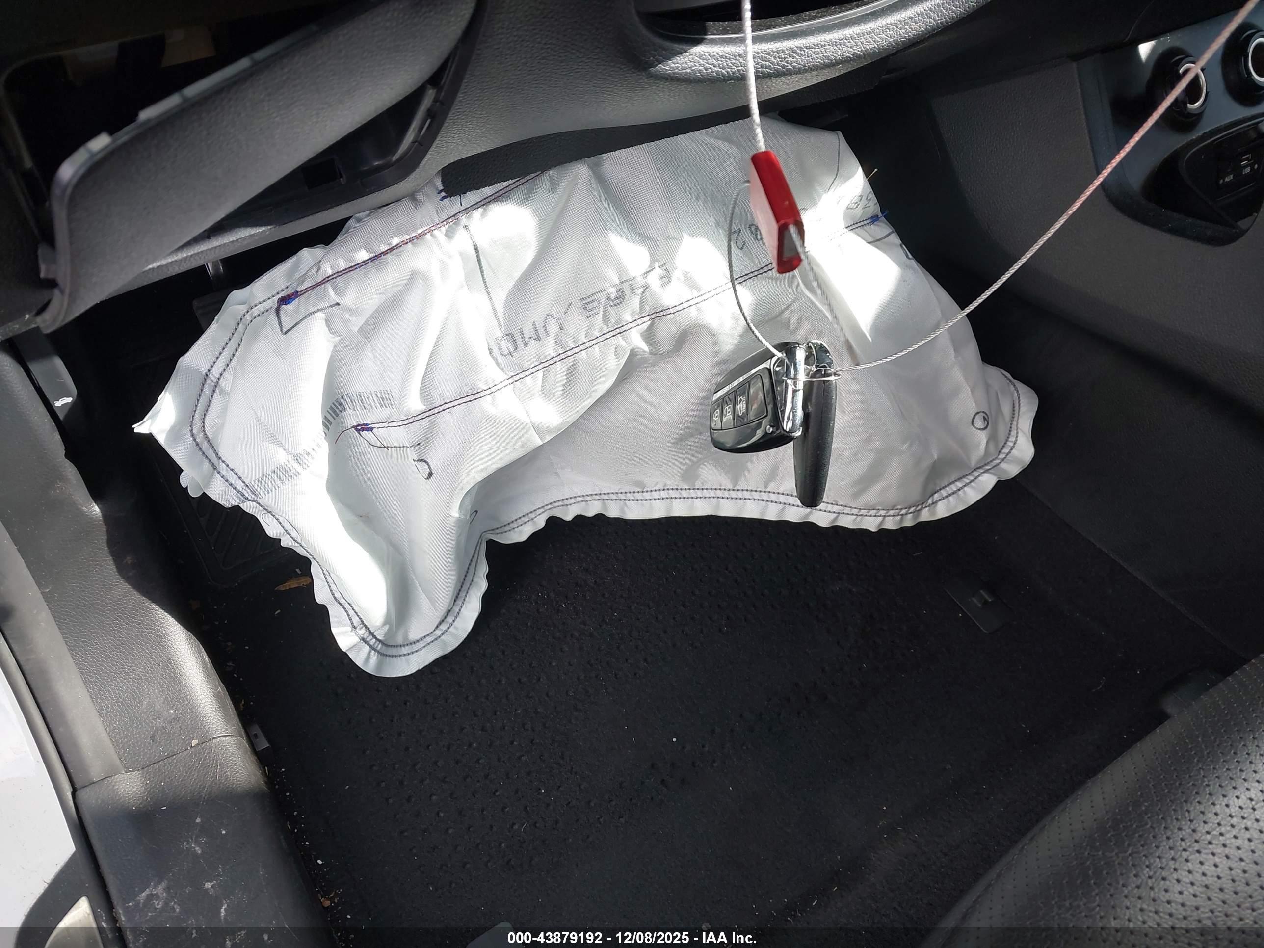 HYUNDAI SANTA image 11