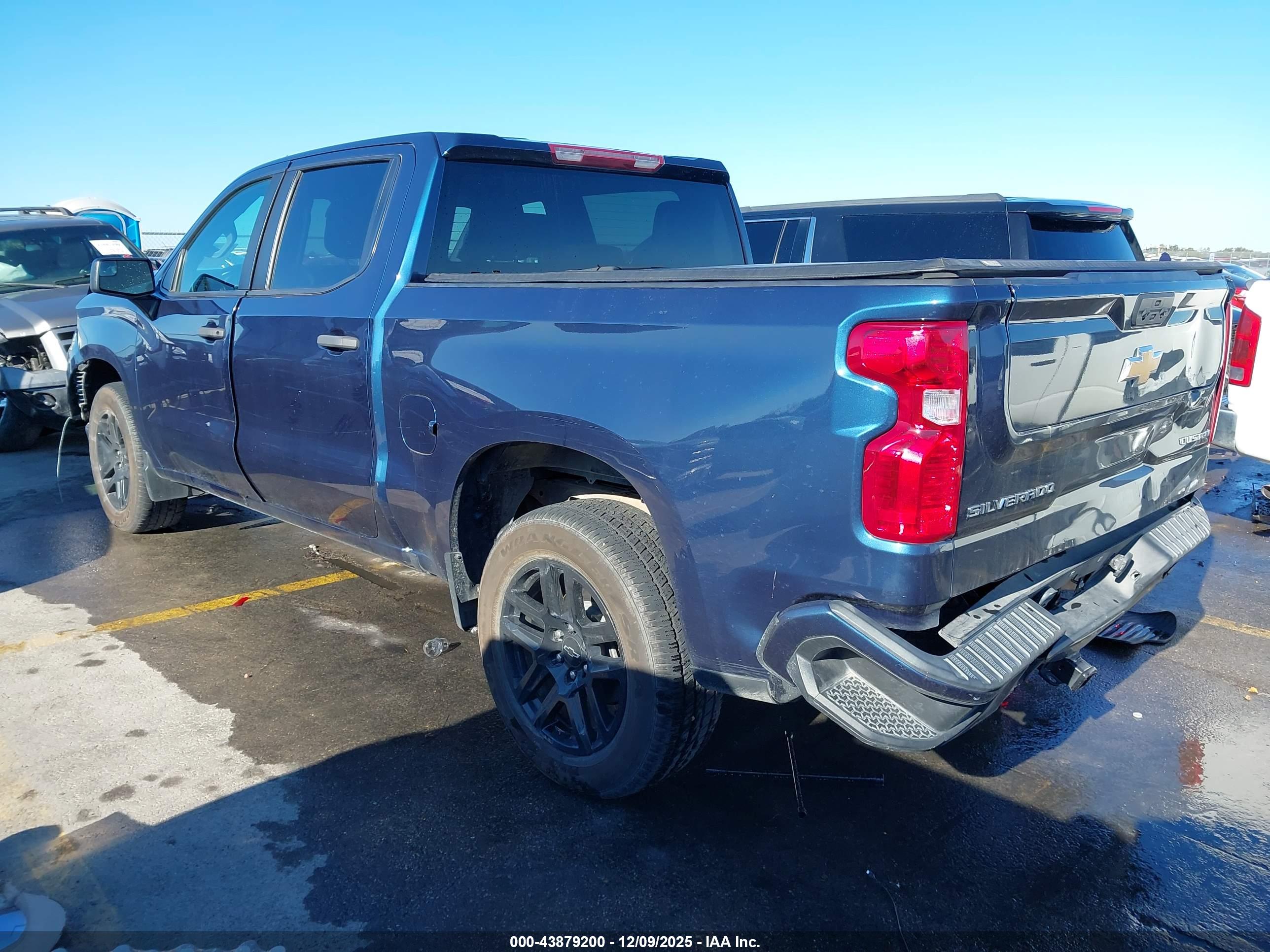 CHEVROLET SILVERADO image 3