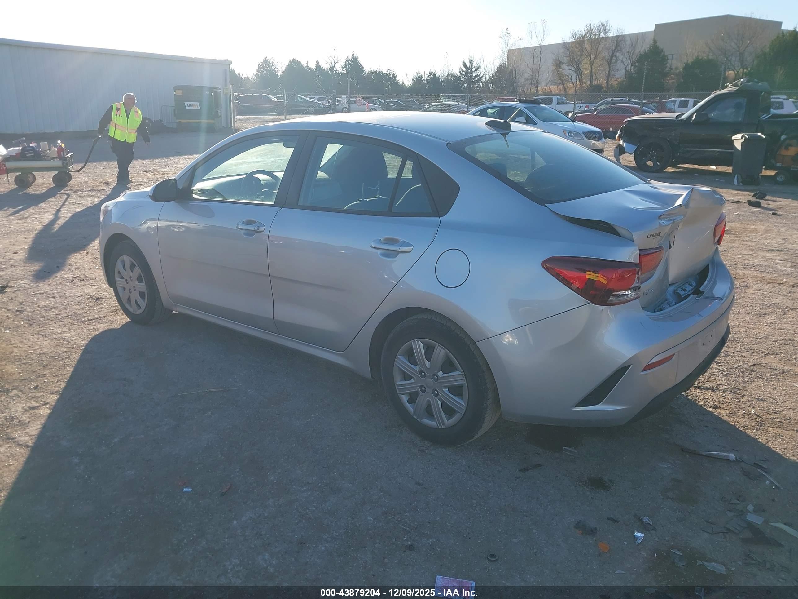 KIA RIO image 3