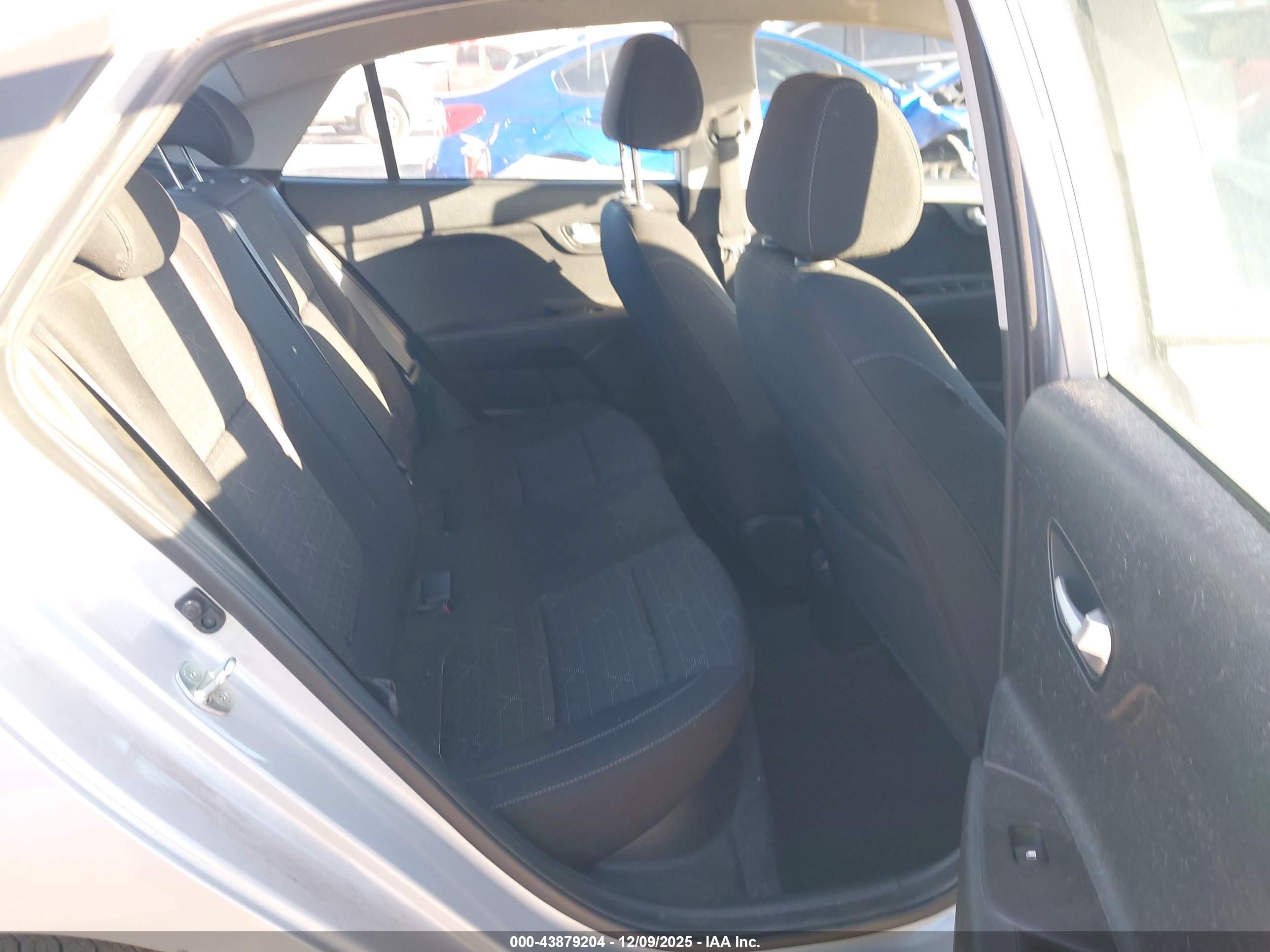 KIA RIO image 8