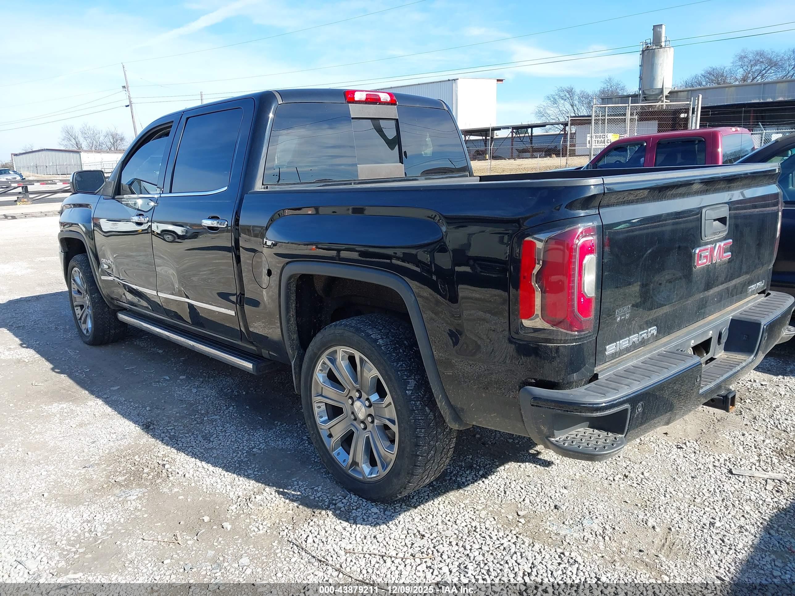 GMC SIERRA image 3