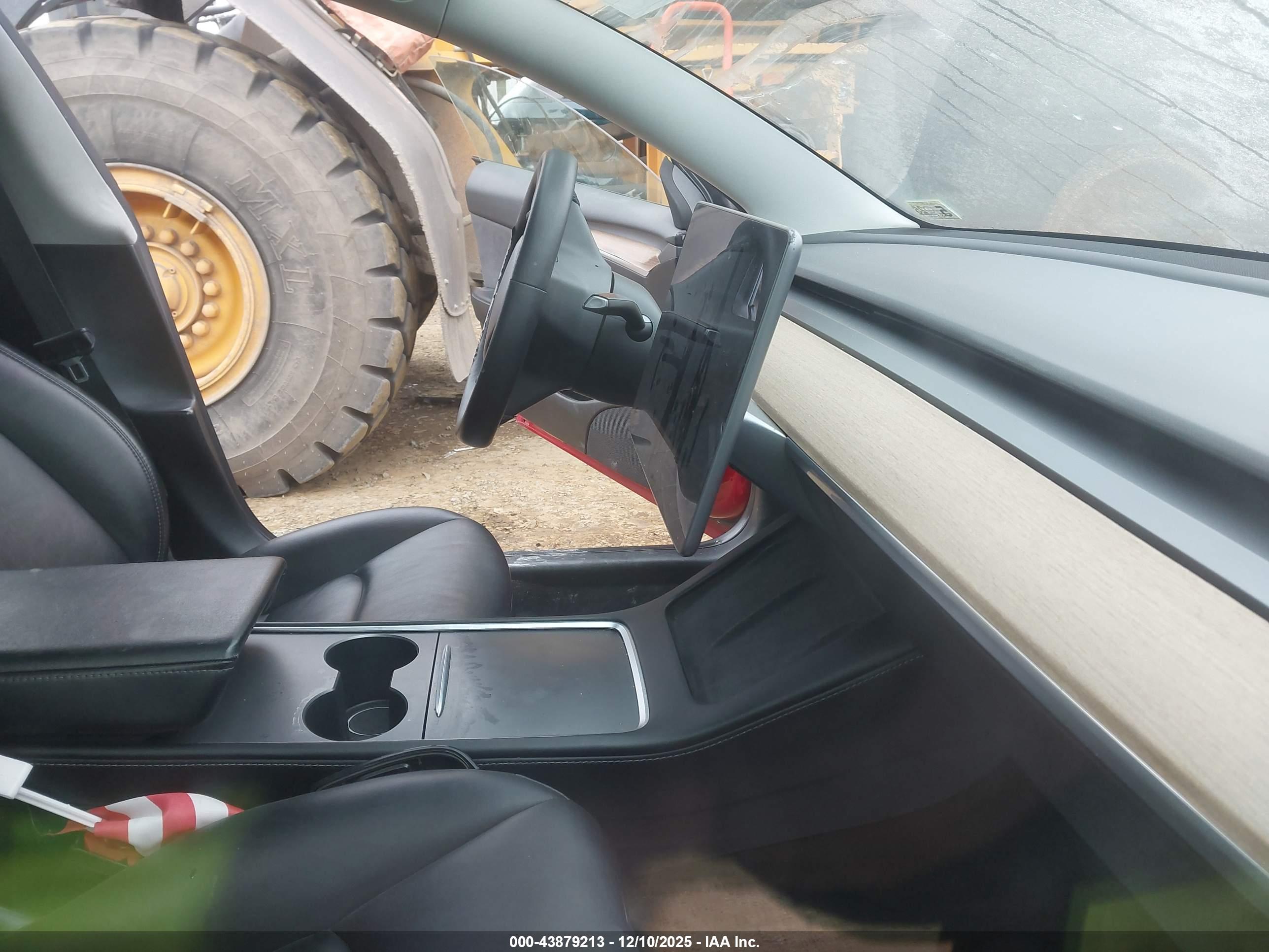TESLA MODEL image 5