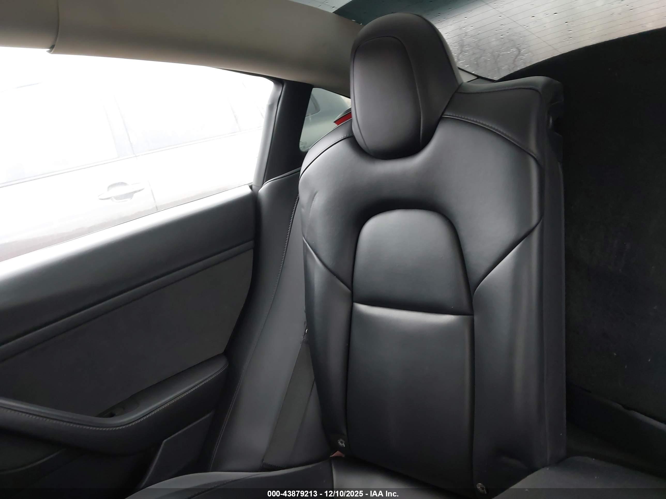 TESLA MODEL image 8