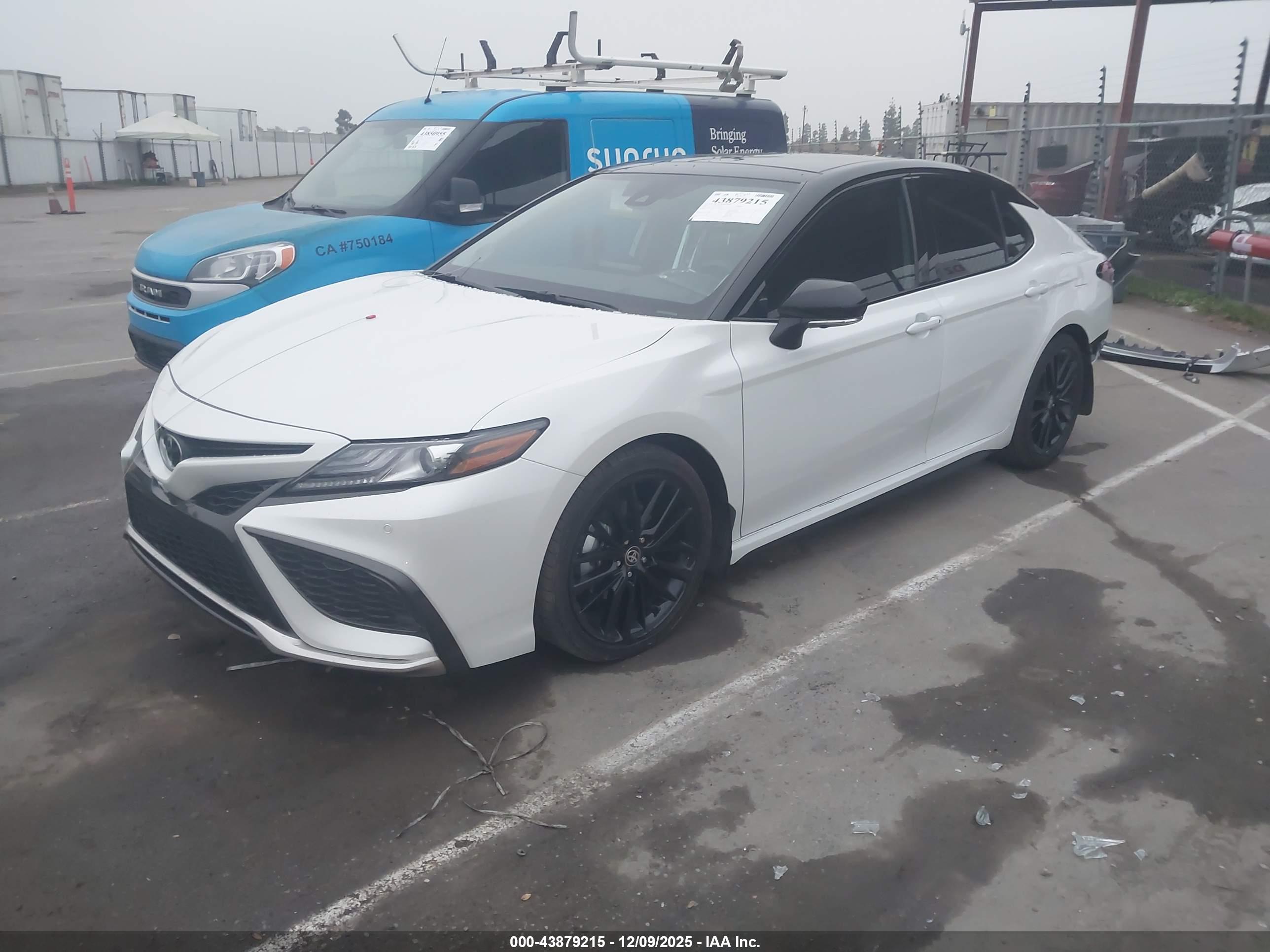 TOYOTA CAMRY image 2