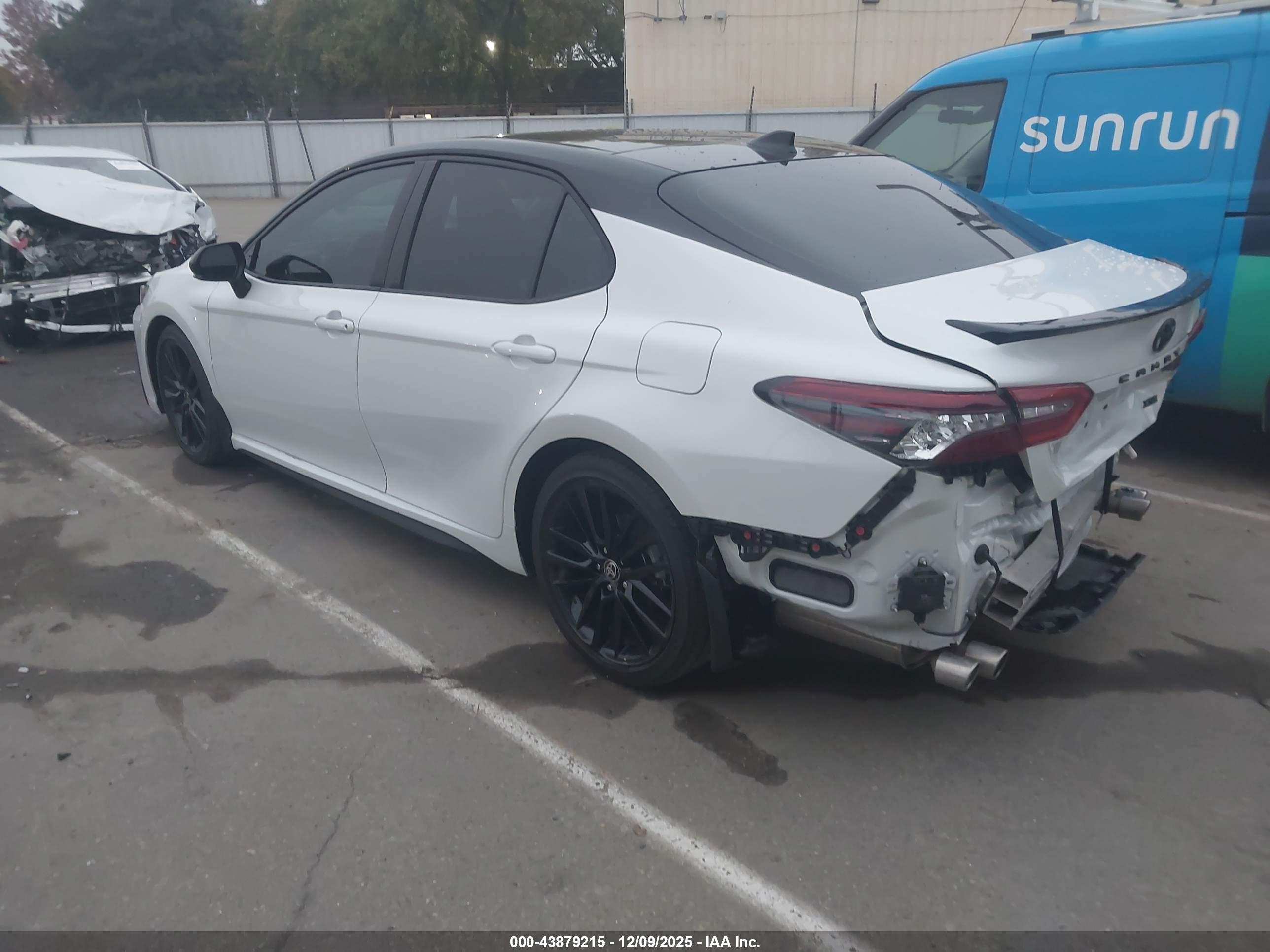 TOYOTA CAMRY image 3