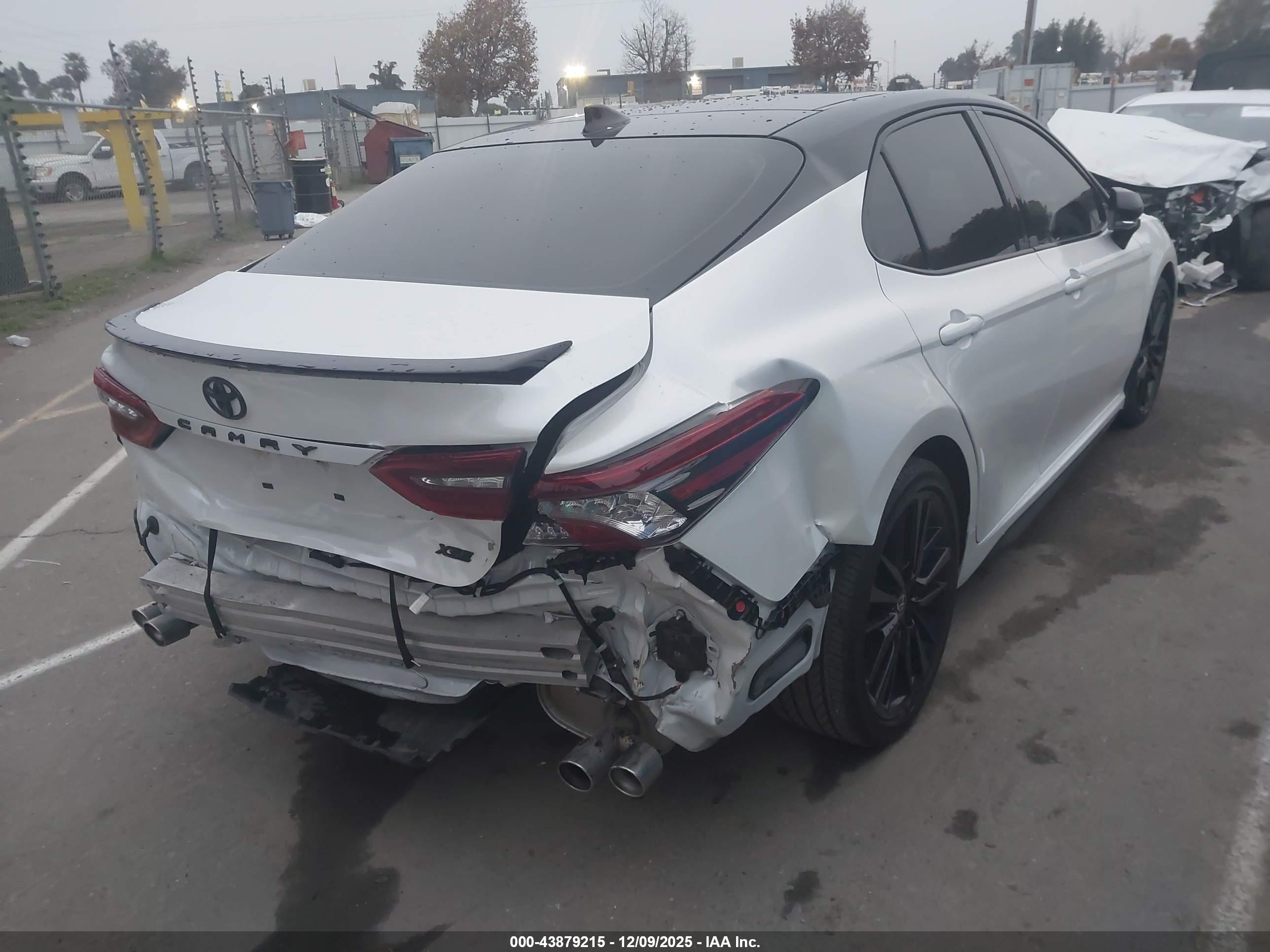 TOYOTA CAMRY image 4