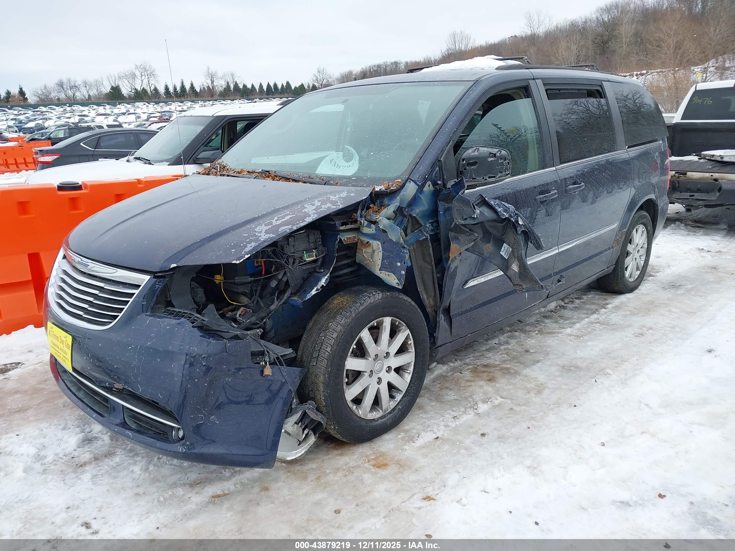 CHRYSLER TOWN image 2