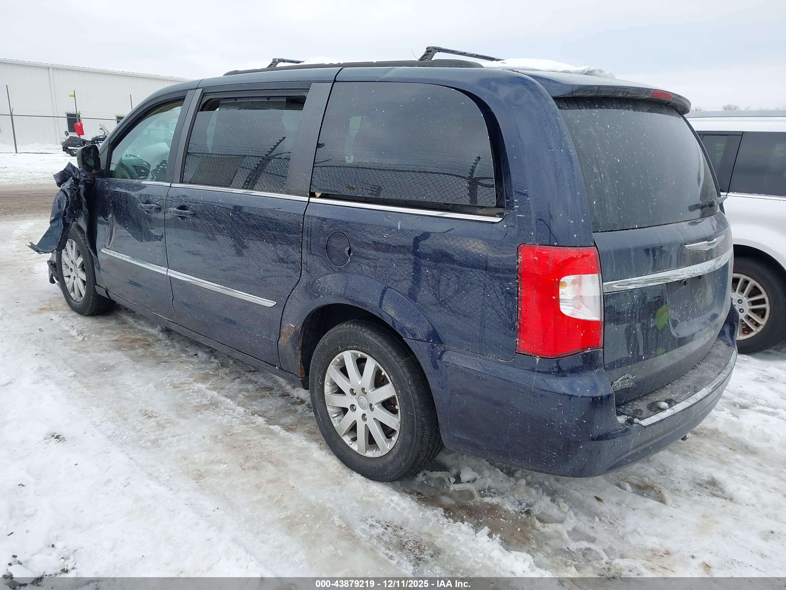 CHRYSLER TOWN image 3