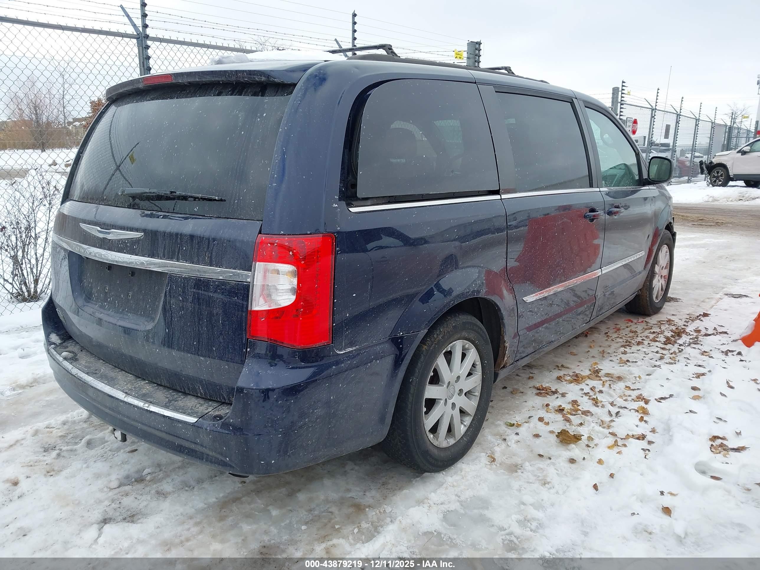 CHRYSLER TOWN image 4