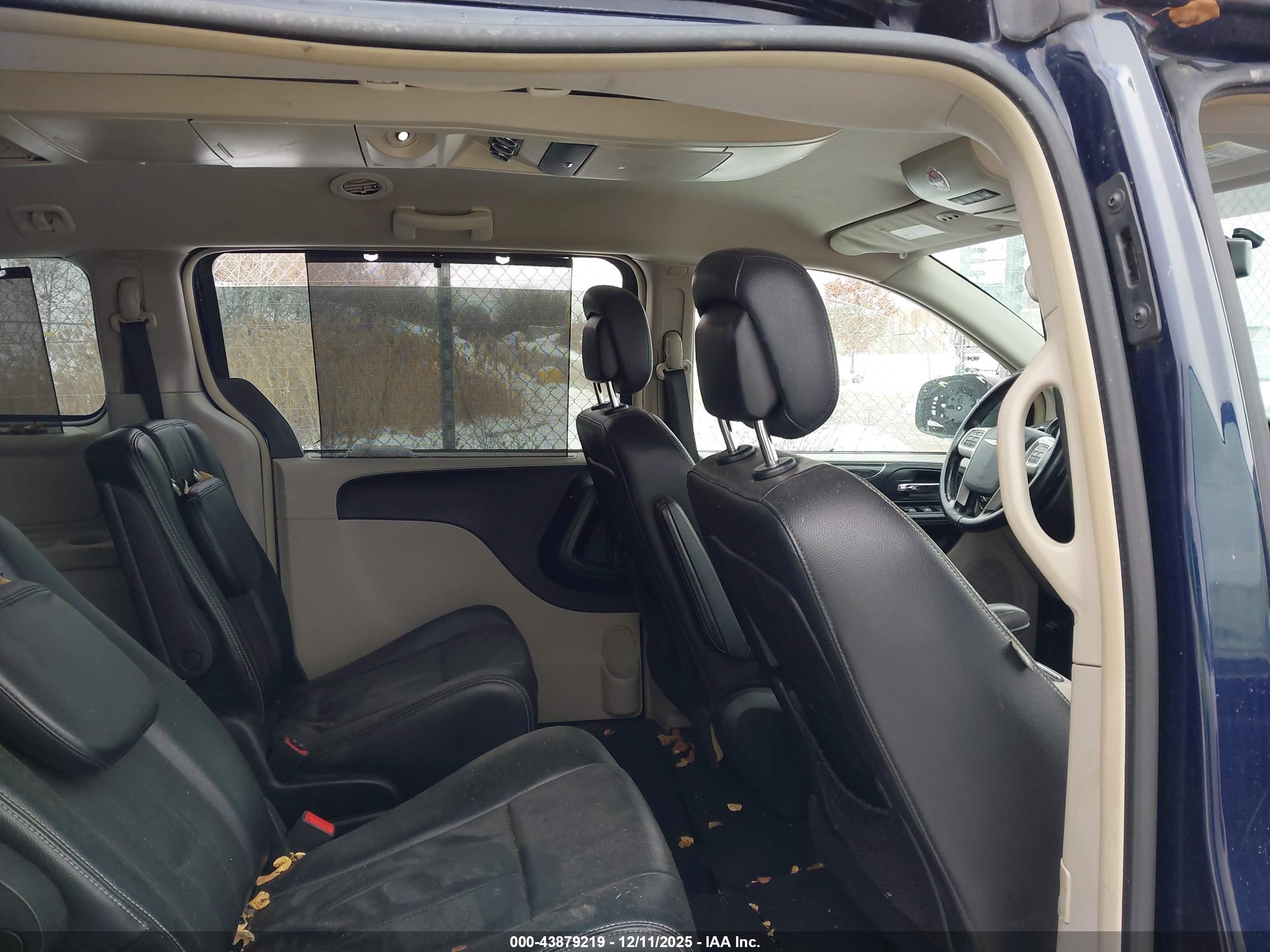 CHRYSLER TOWN image 8